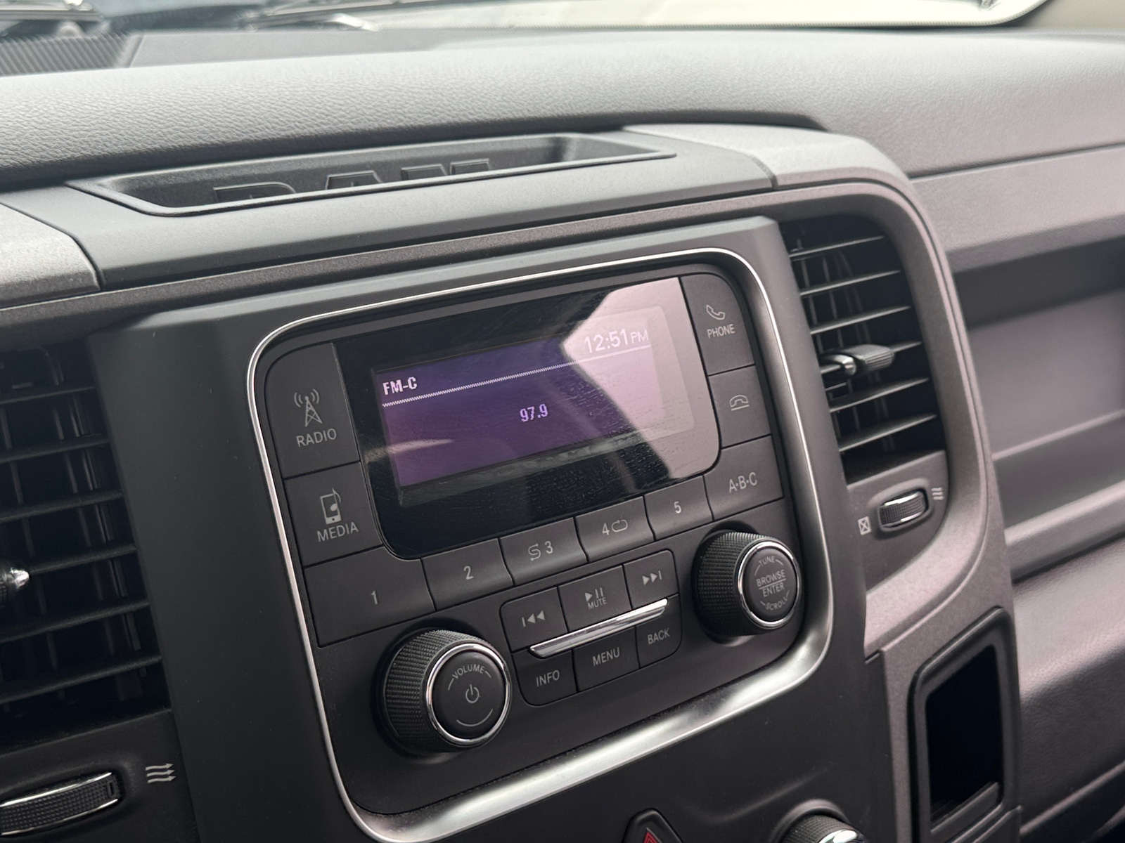 Thumbnail: 2019 RAM 1500 Classic - 3
