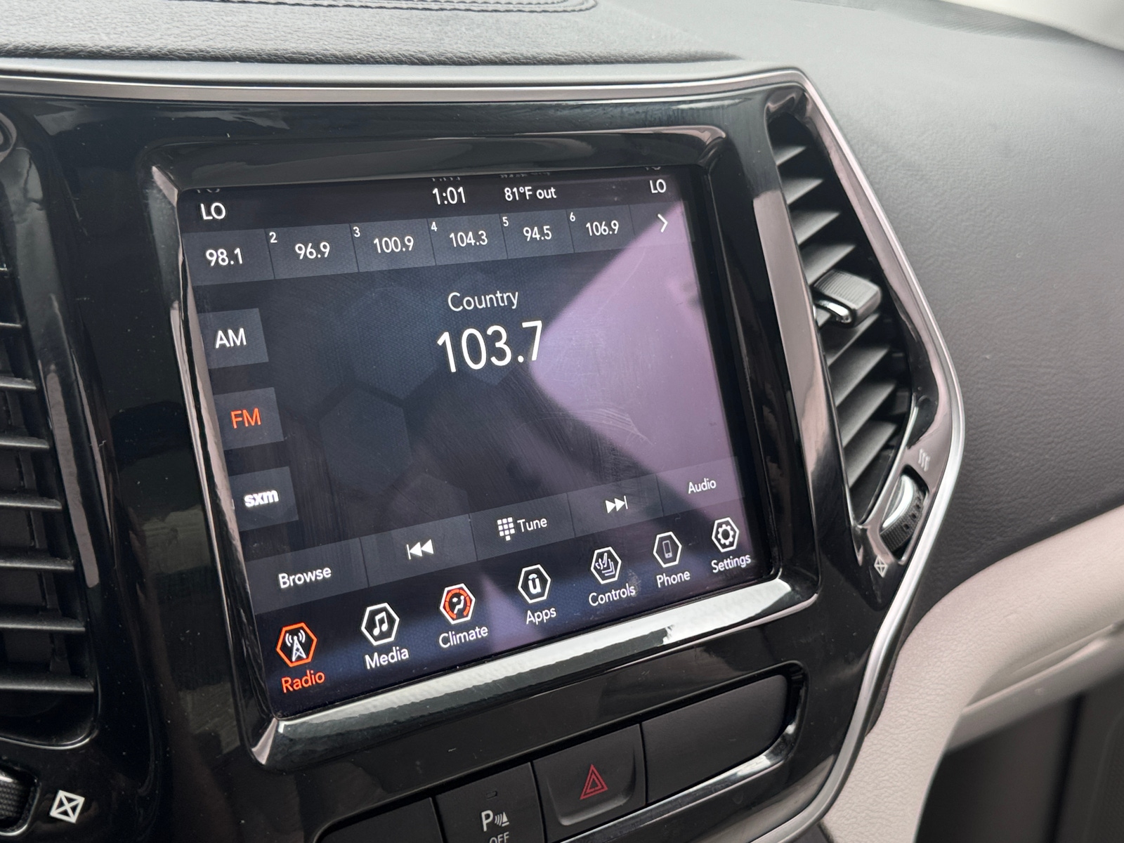 Thumbnail: 2020 Jeep Cherokee - 3