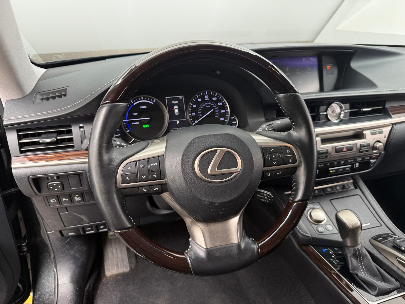 Thumbnail: 2017 Lexus ES - 4