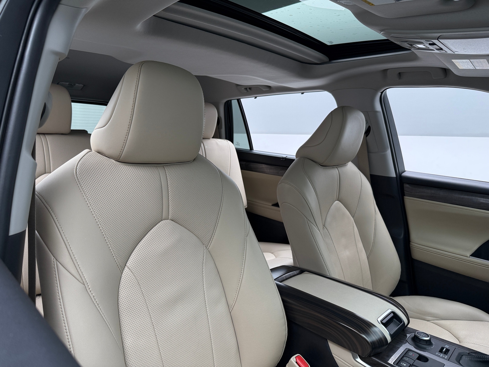 Thumbnail: 2023 Toyota Highlander - 2