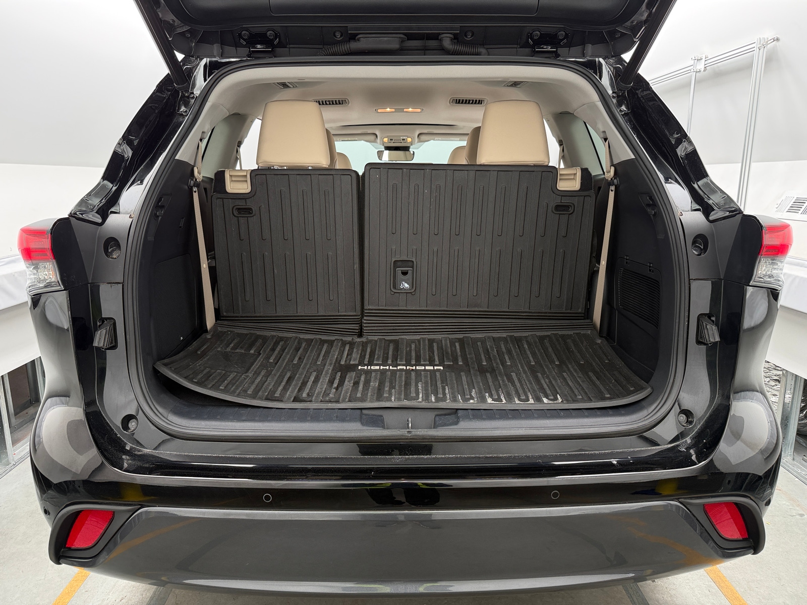 Thumbnail: 2023 Toyota Highlander - 7