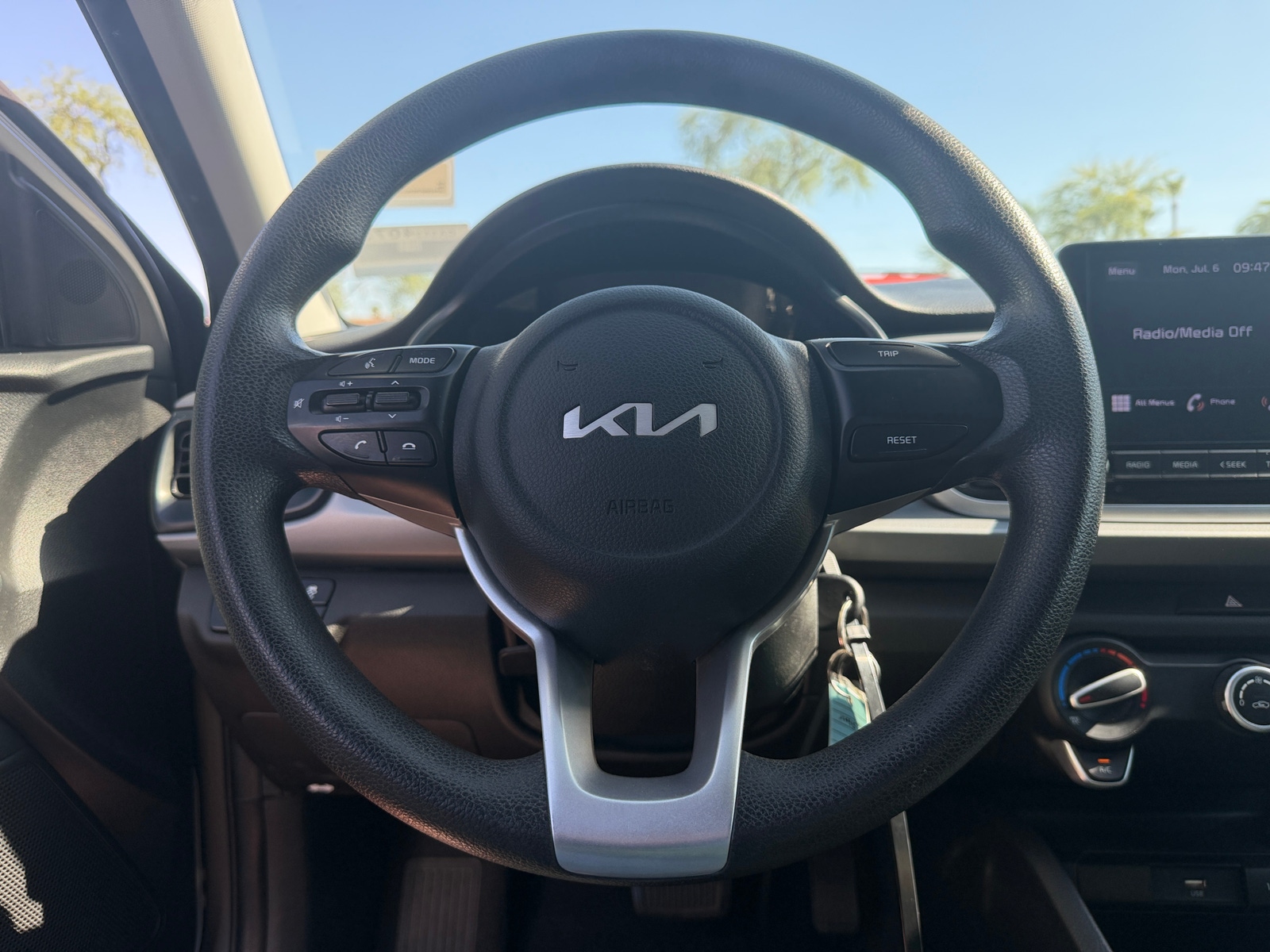 Thumbnail: 2022 Kia Rio - 5