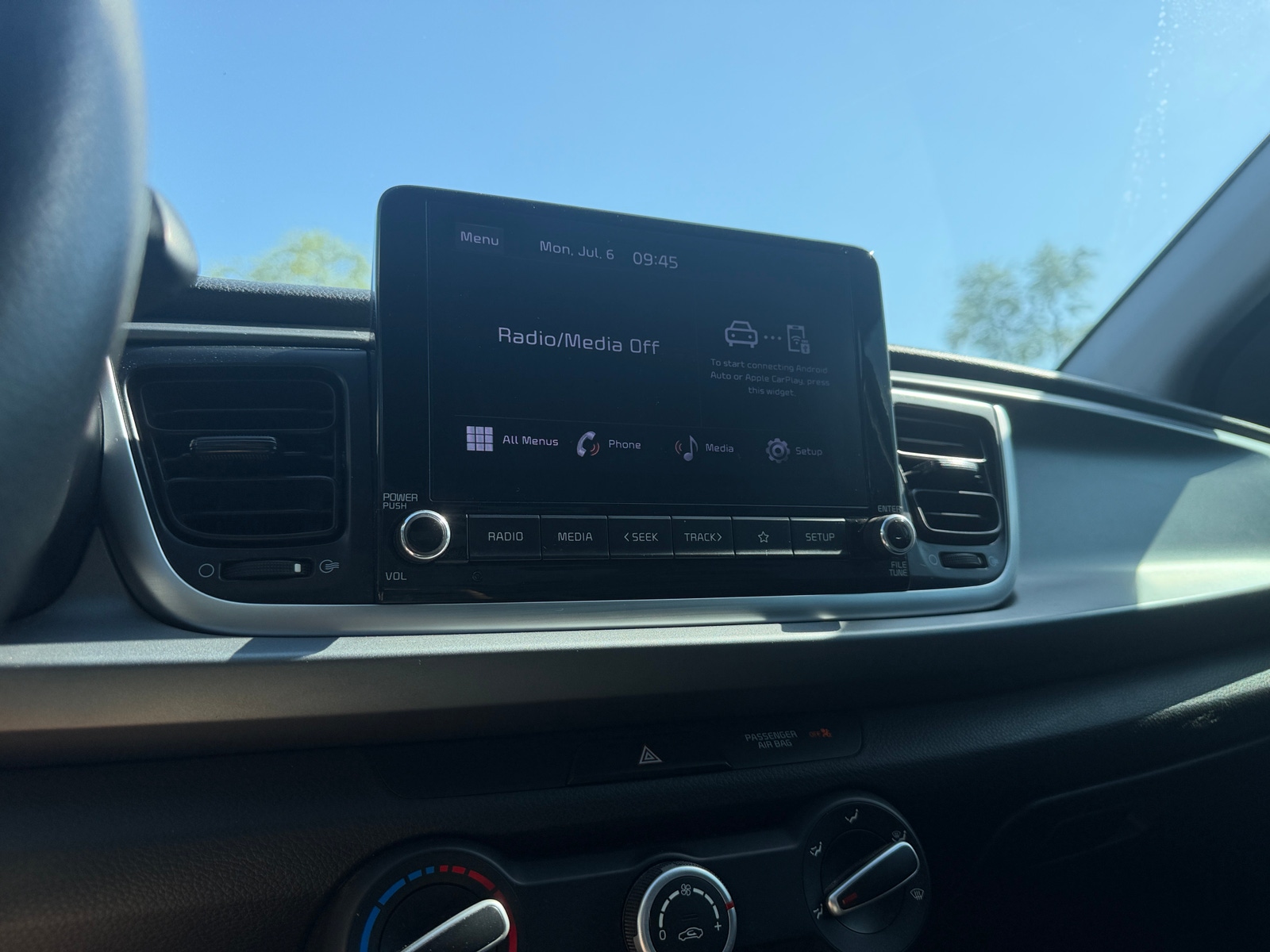Thumbnail: 2022 Kia Rio - 4