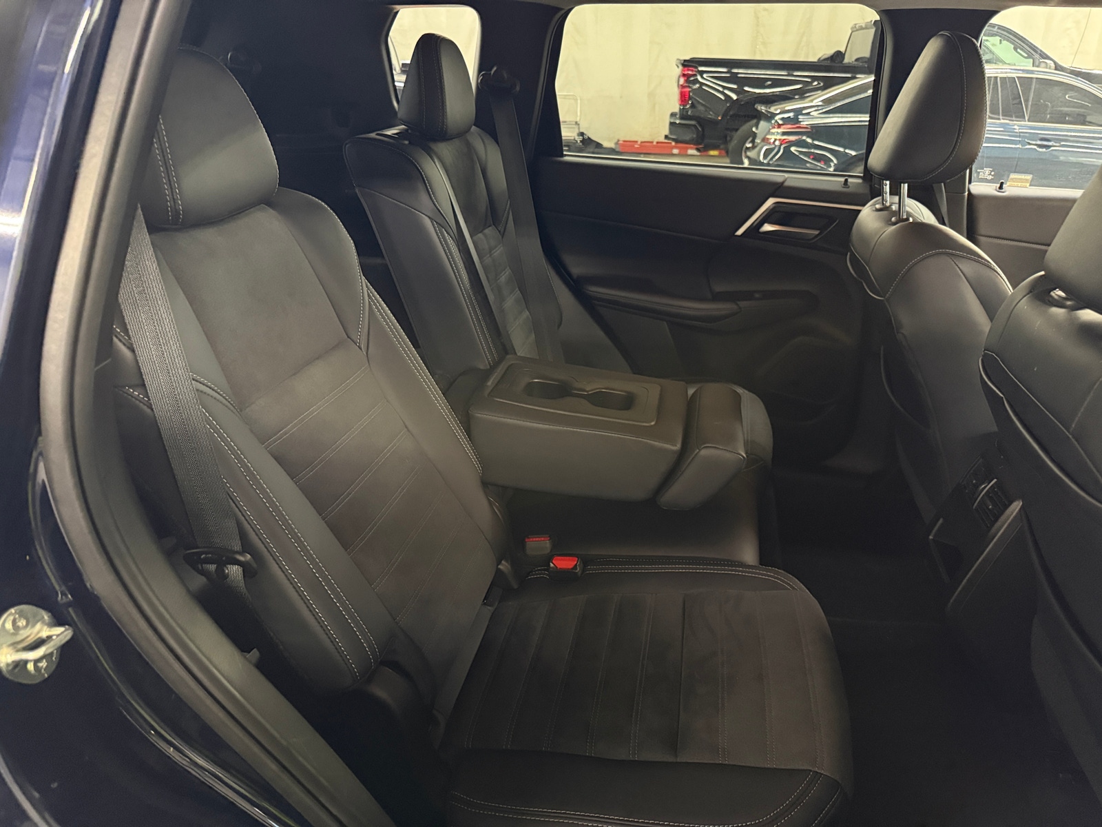 Thumbnail: 2023 Mitsubishi Outlander - 5