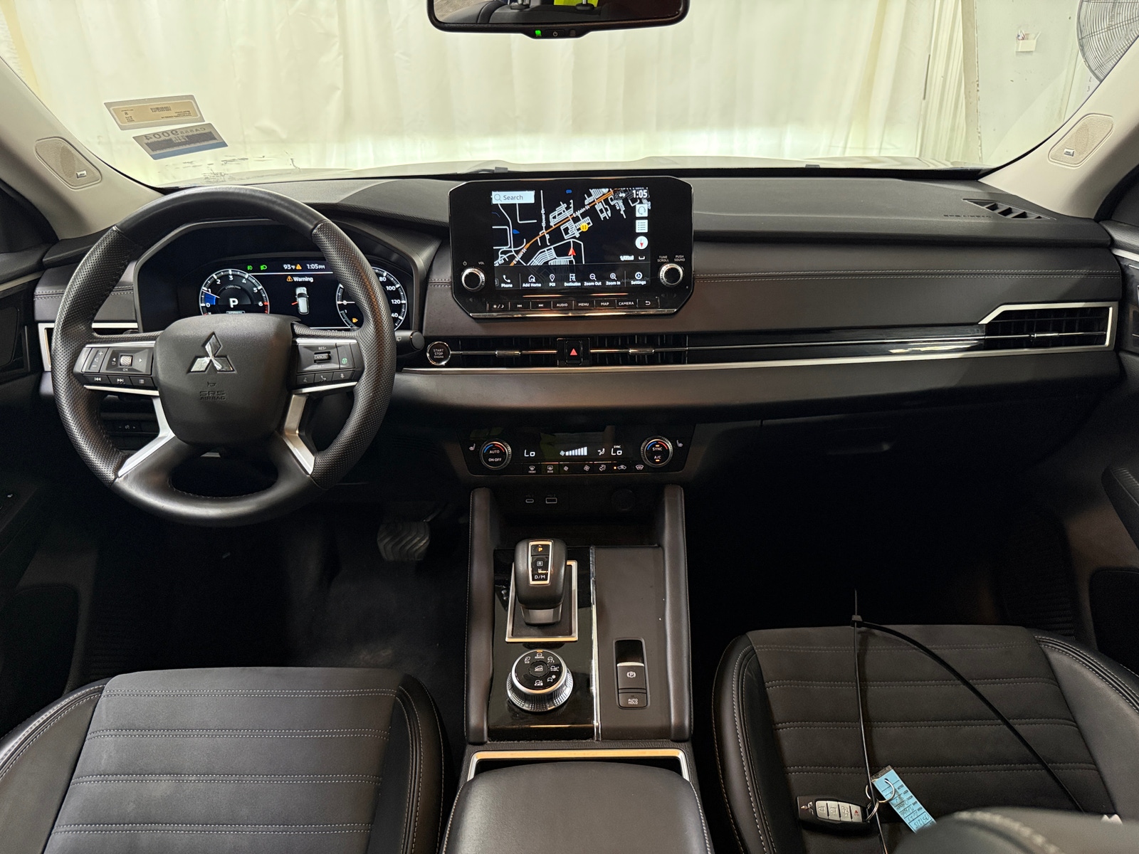 Thumbnail: 2023 Mitsubishi Outlander - 2