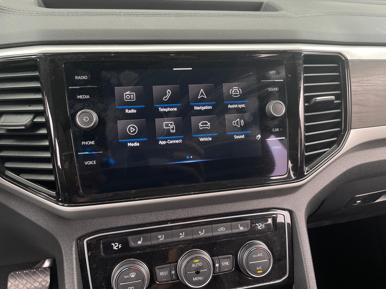 Thumbnail: 2023 Volkswagen Atlas - 3