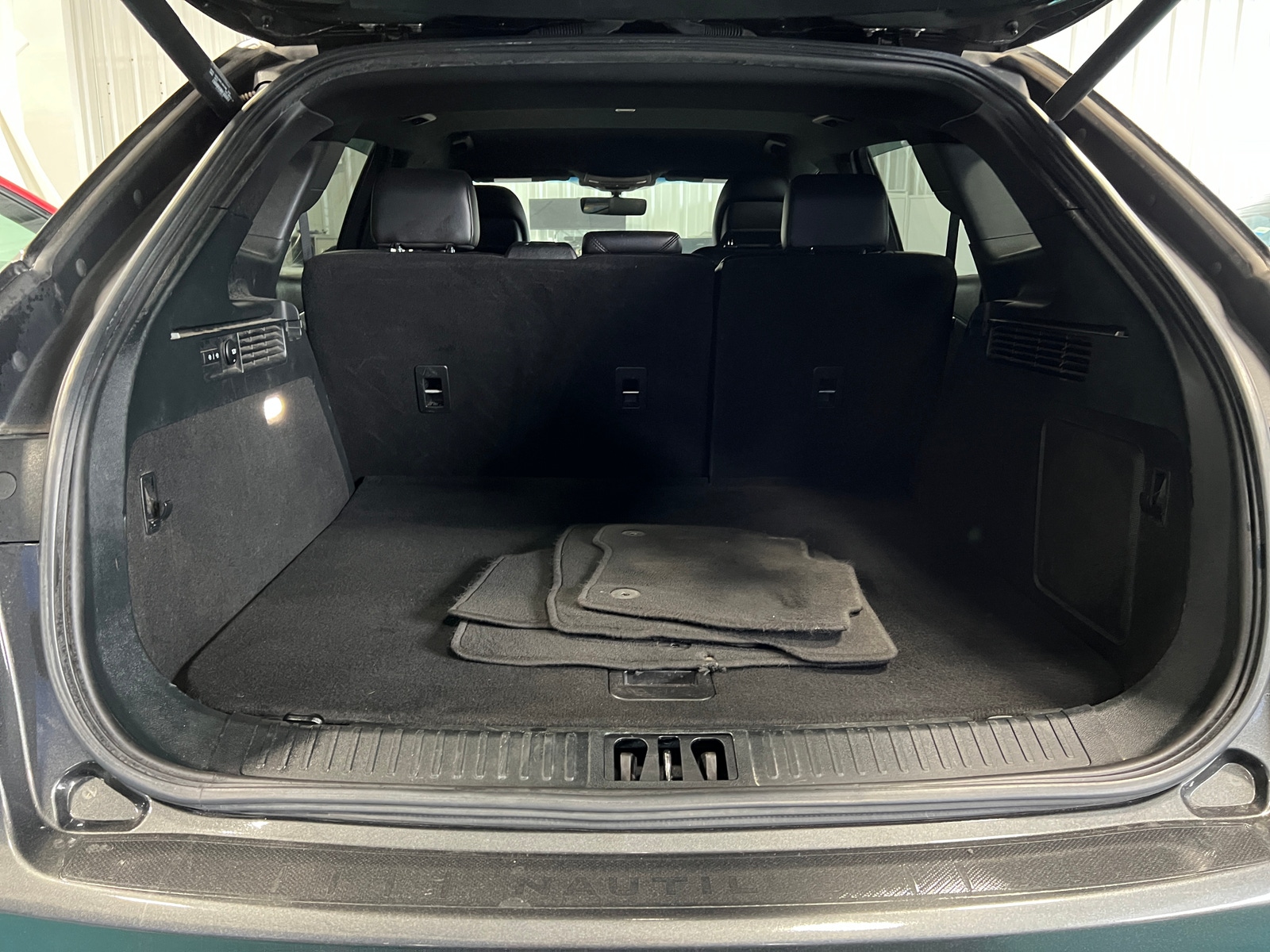 Thumbnail: 2019 Lincoln Nautilus - 6