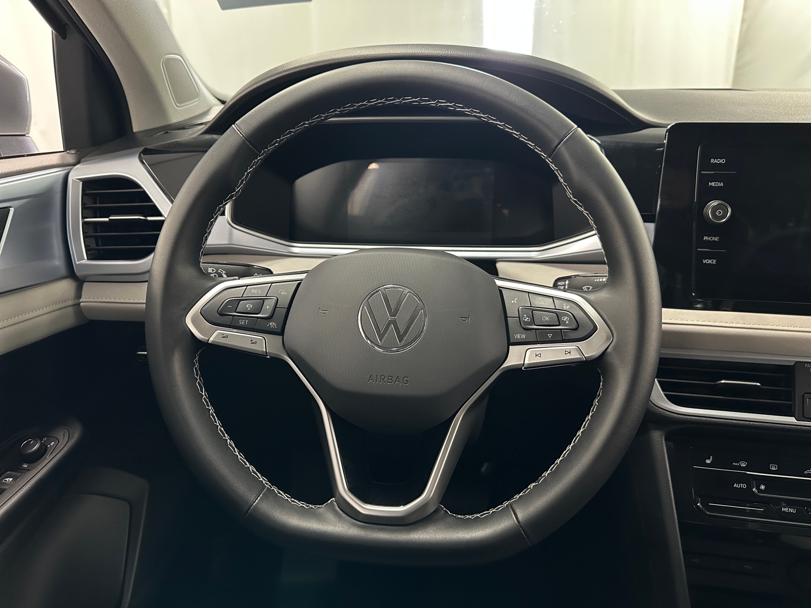 Thumbnail: 2025 Volkswagen Taos - 4