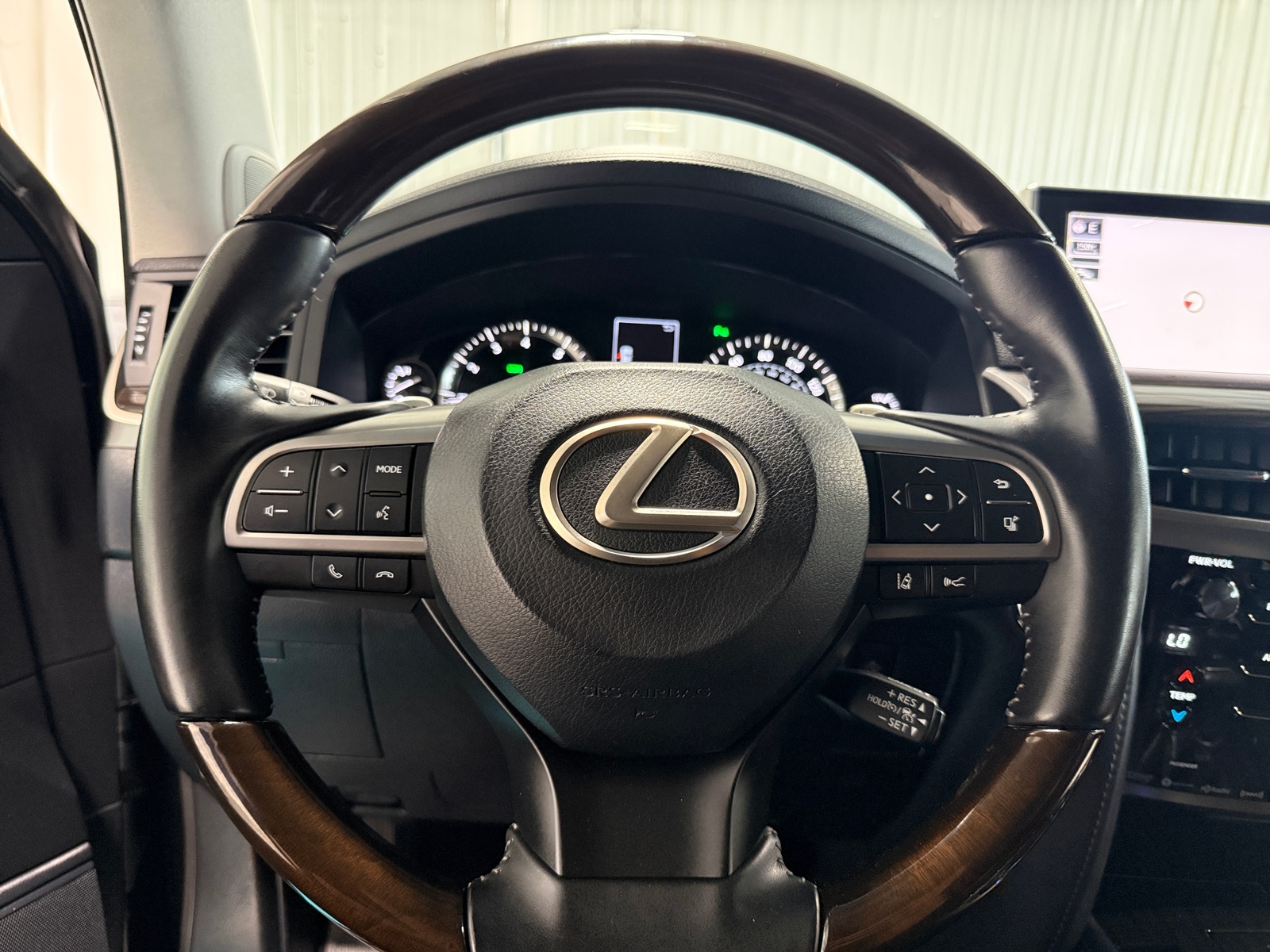 Thumbnail: 2018 Lexus LX - 4