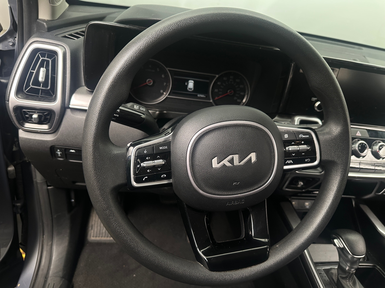 Thumbnail: 2023 Kia Sorento - 5