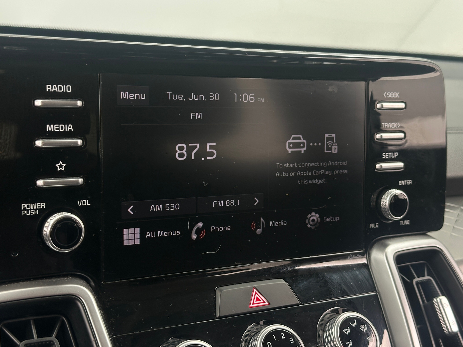 Thumbnail: 2023 Kia Sorento - 4