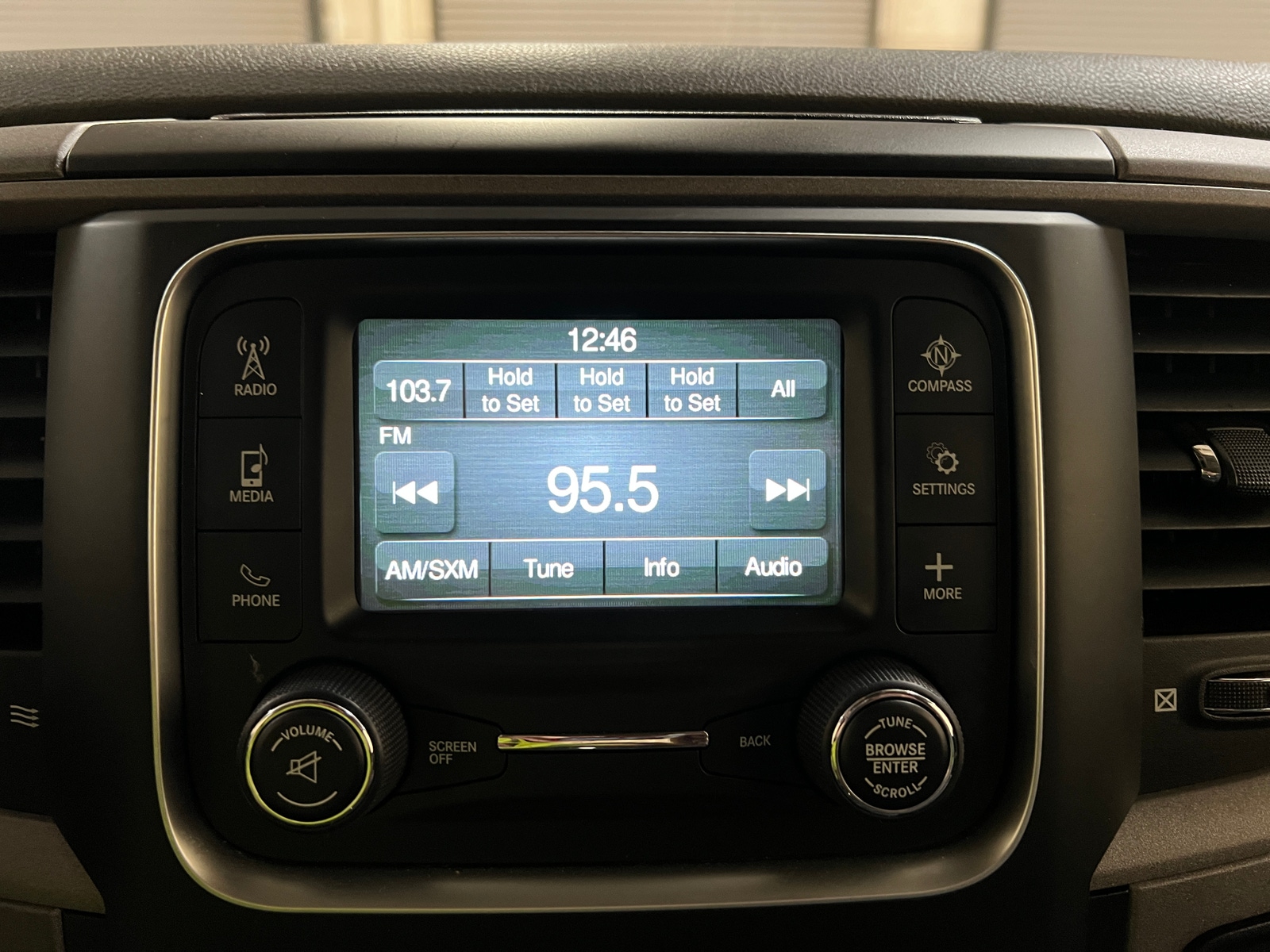 Thumbnail: 2019 RAM 1500 Classic - 4