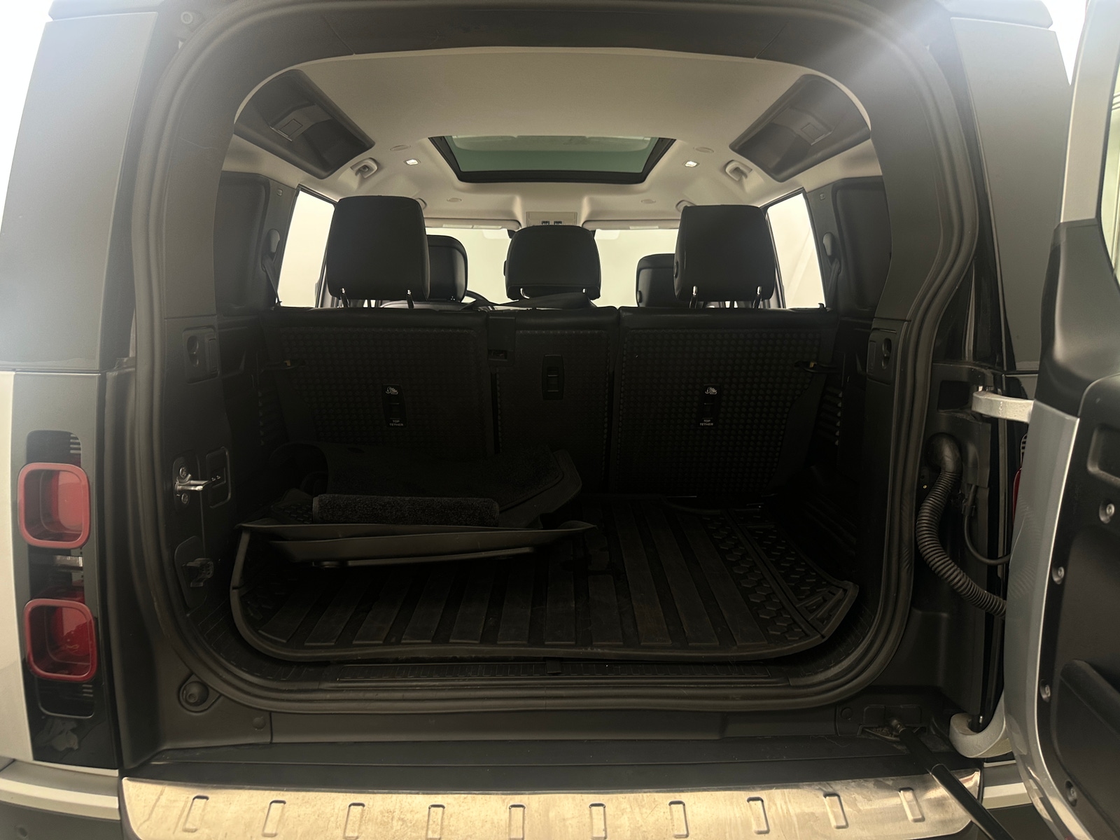 Thumbnail: 2020 Land Rover Defender - 7