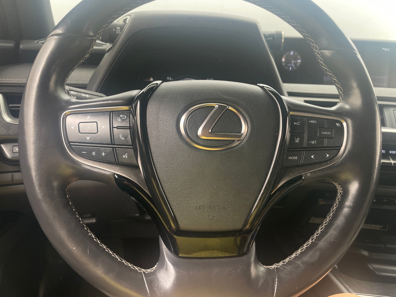 Thumbnail: 2020 Lexus UX - 4
