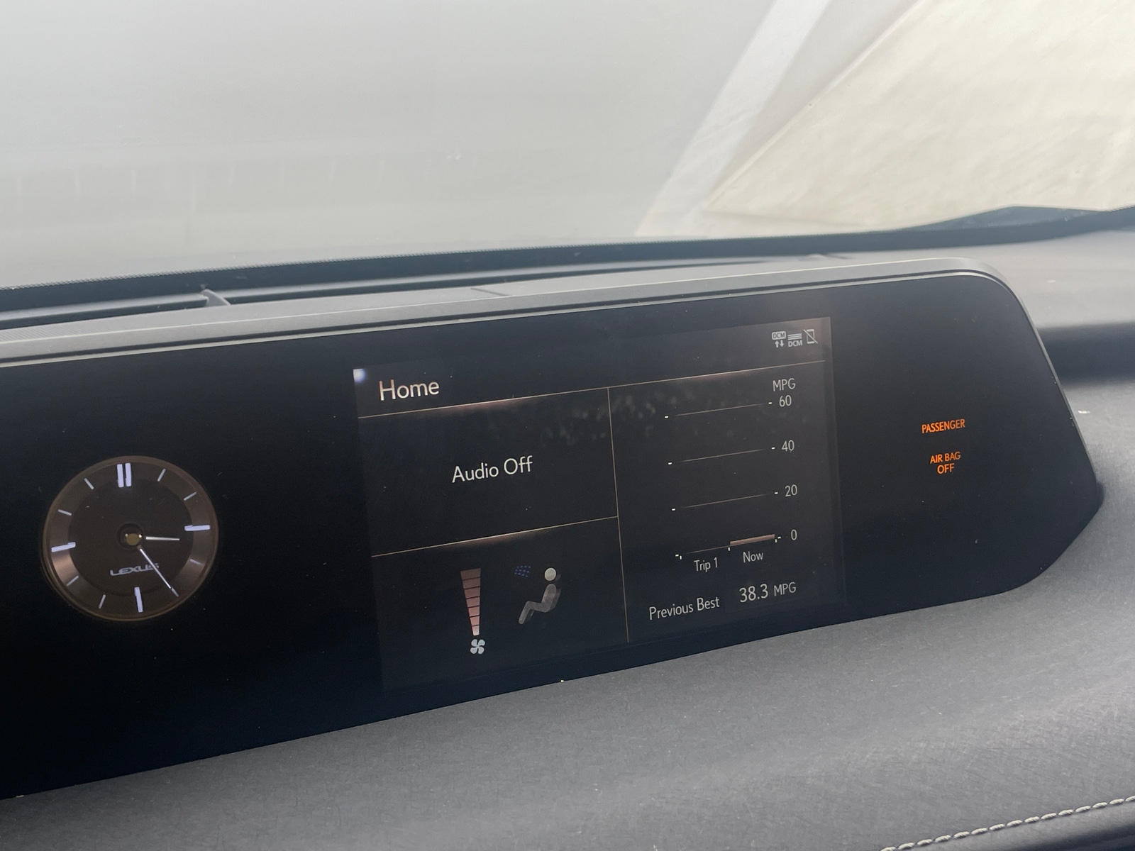 Thumbnail: 2020 Lexus UX - 3