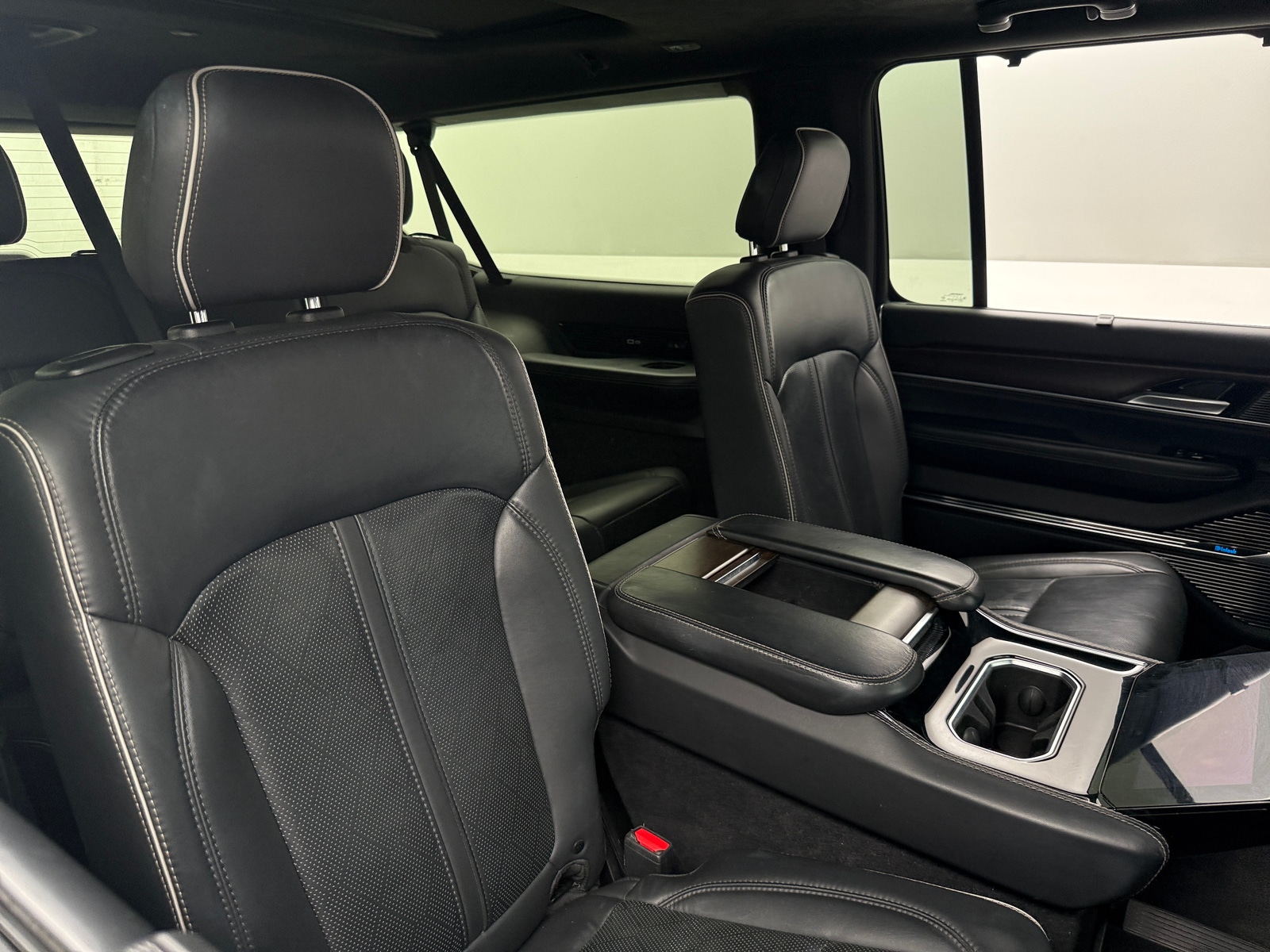 Thumbnail: 2023 Jeep Grand Wagoneer L - 5