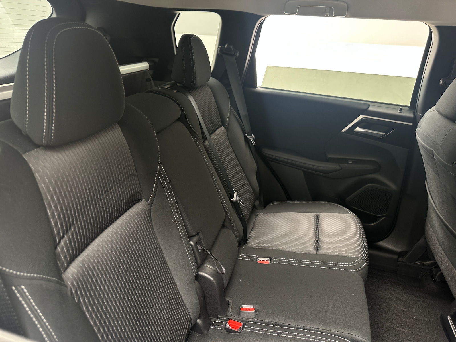 Thumbnail: 2024 Mitsubishi Outlander - 6