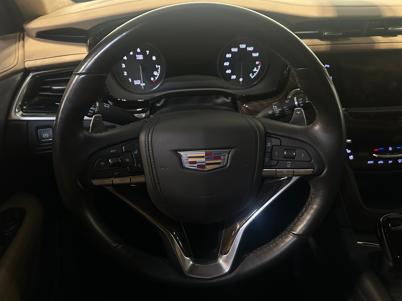 Thumbnail: 2023 Cadillac XT6 - 4