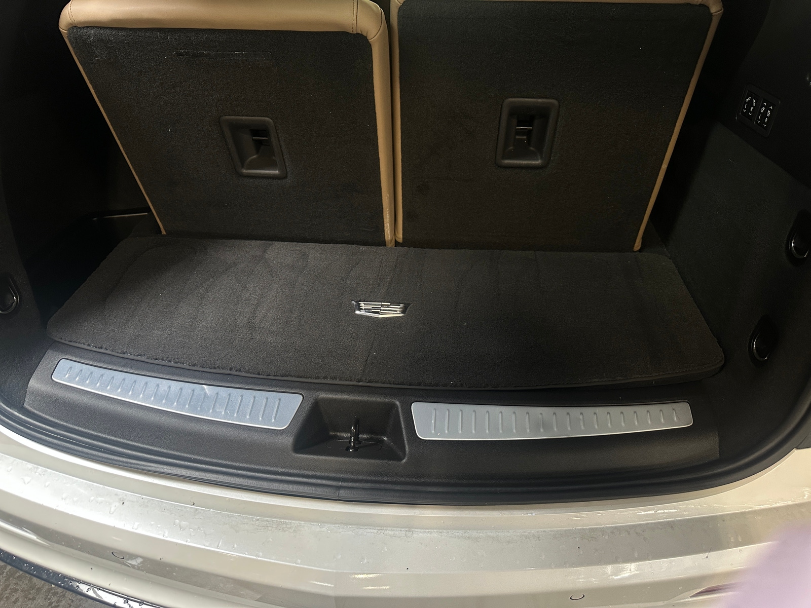 Thumbnail: 2023 Cadillac XT6 - 6