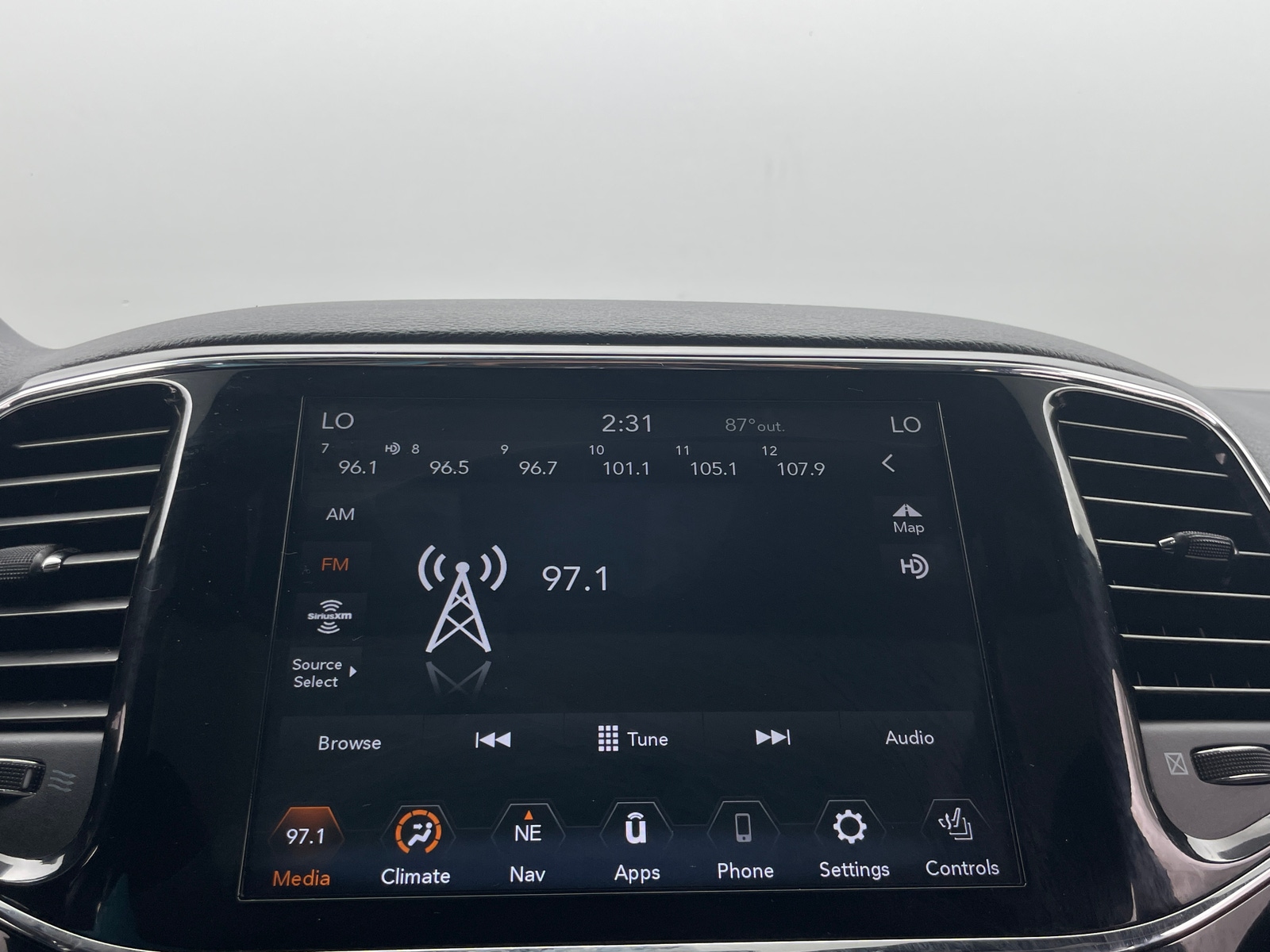 Thumbnail: 2020 Jeep Grand Cherokee - 3