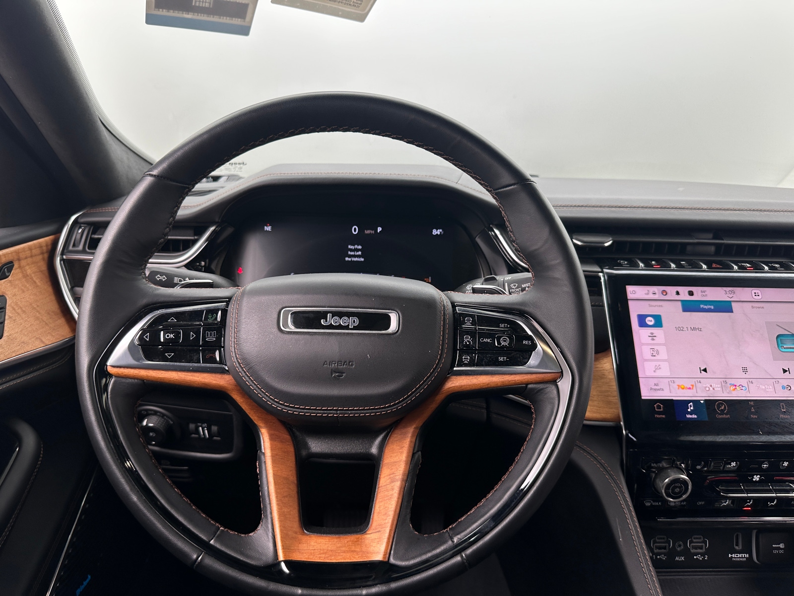 Thumbnail: 2023 Jeep Grand Cherokee L - 4