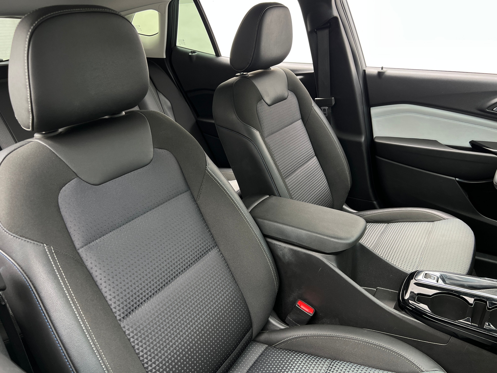Thumbnail: 2025 Chevrolet Trax - 2