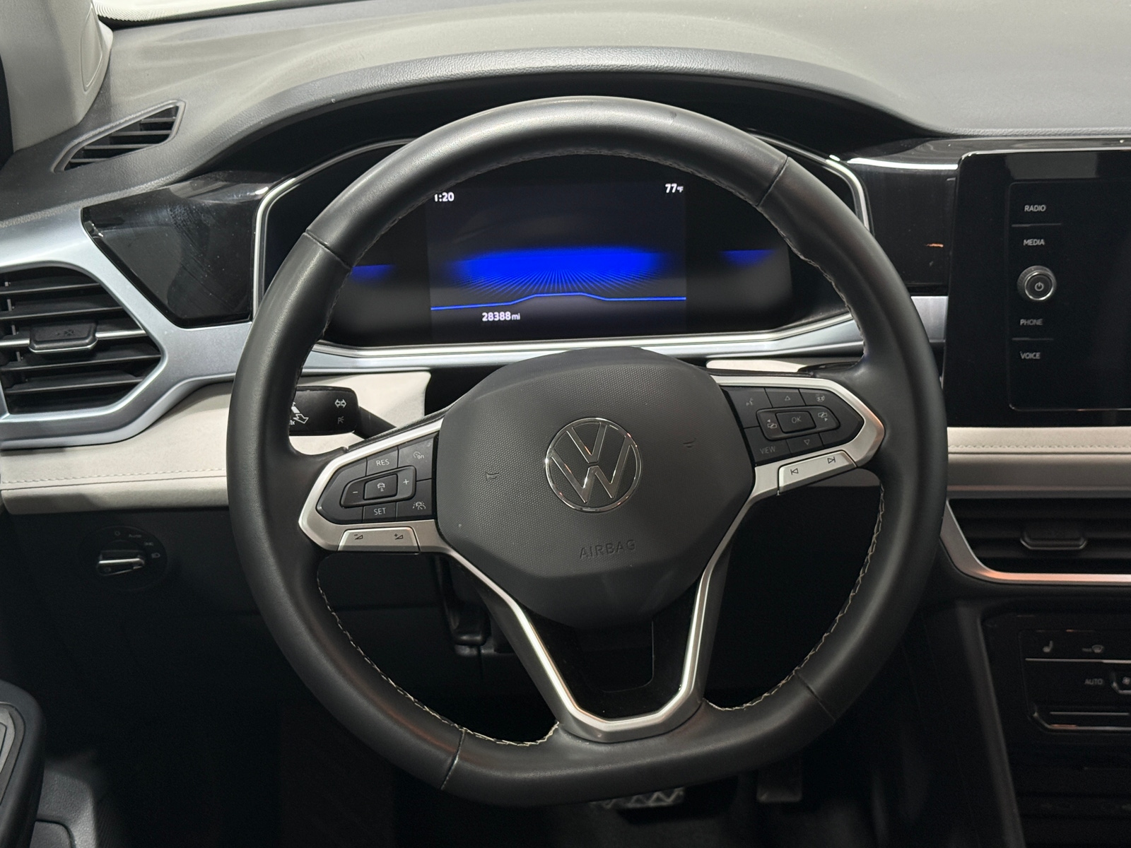 Thumbnail: 2025 Volkswagen Taos - 5