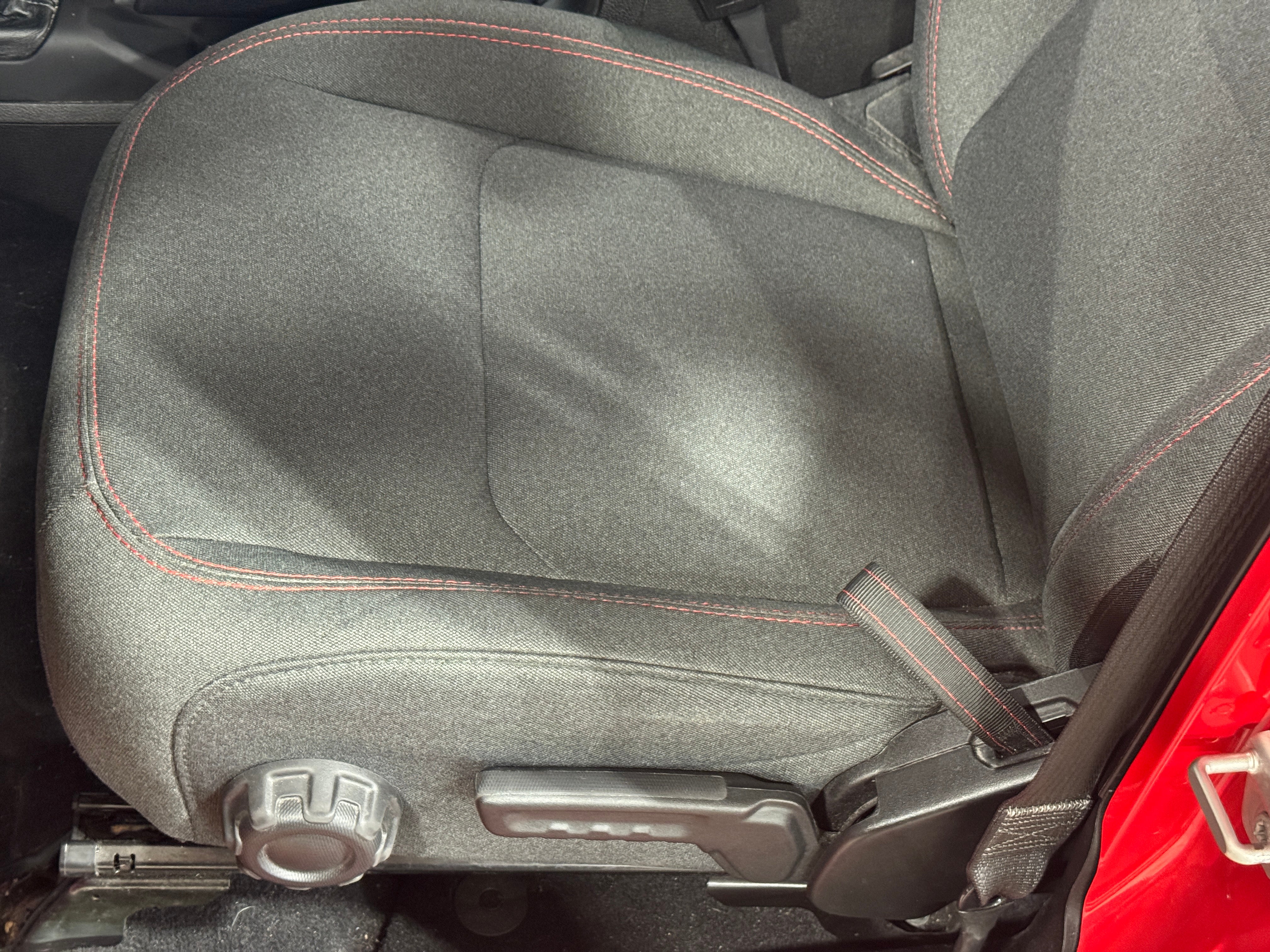 2025 Jeep Wrangler 4-Door Rubicon - Photo 17
