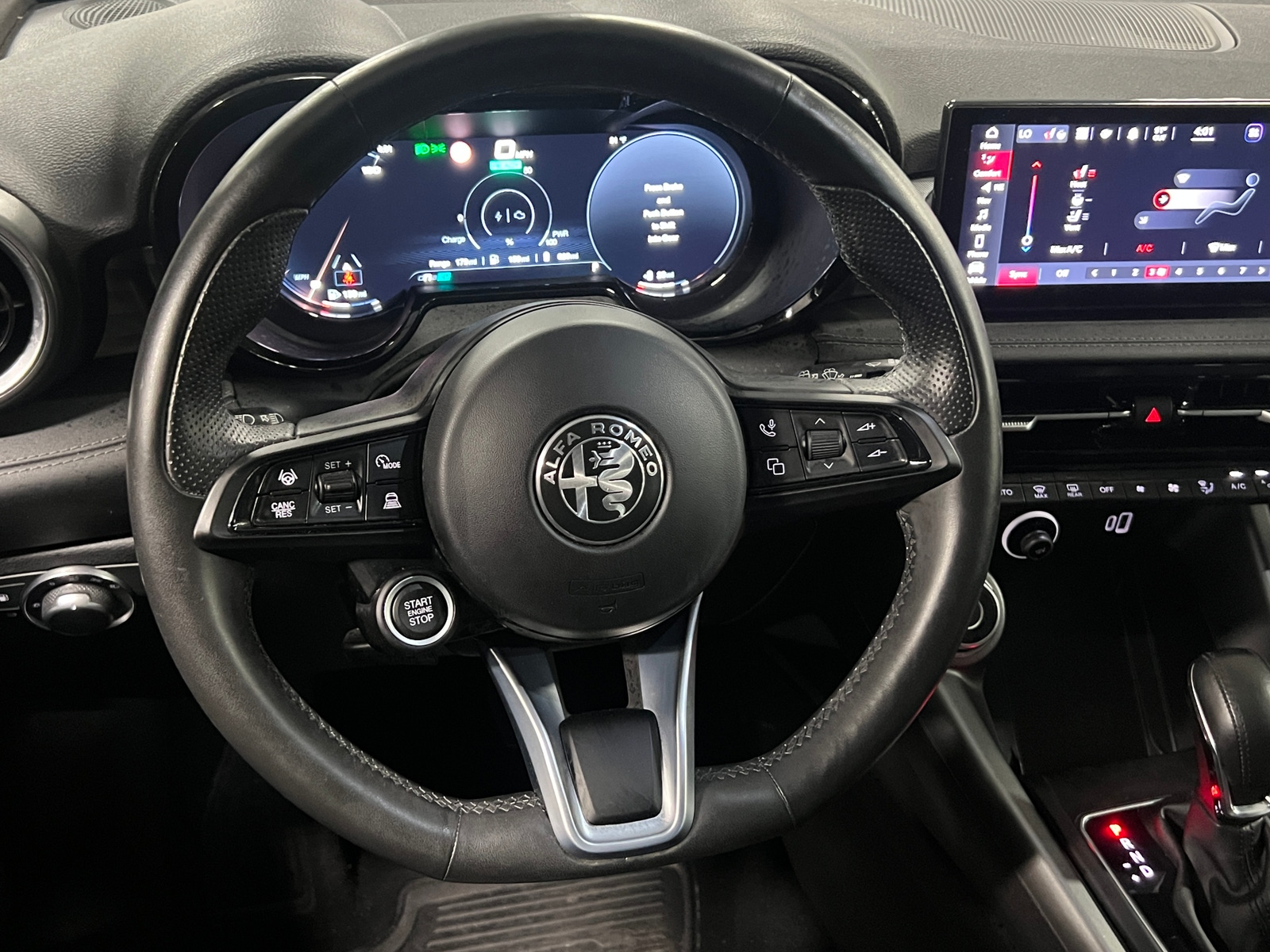 Thumbnail: 2024 Alfa Romeo Tonale - 4