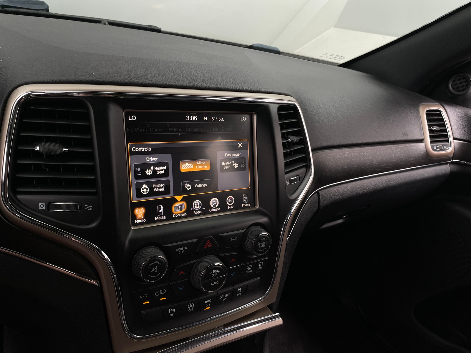 Thumbnail: 2016 Jeep Grand Cherokee - 3