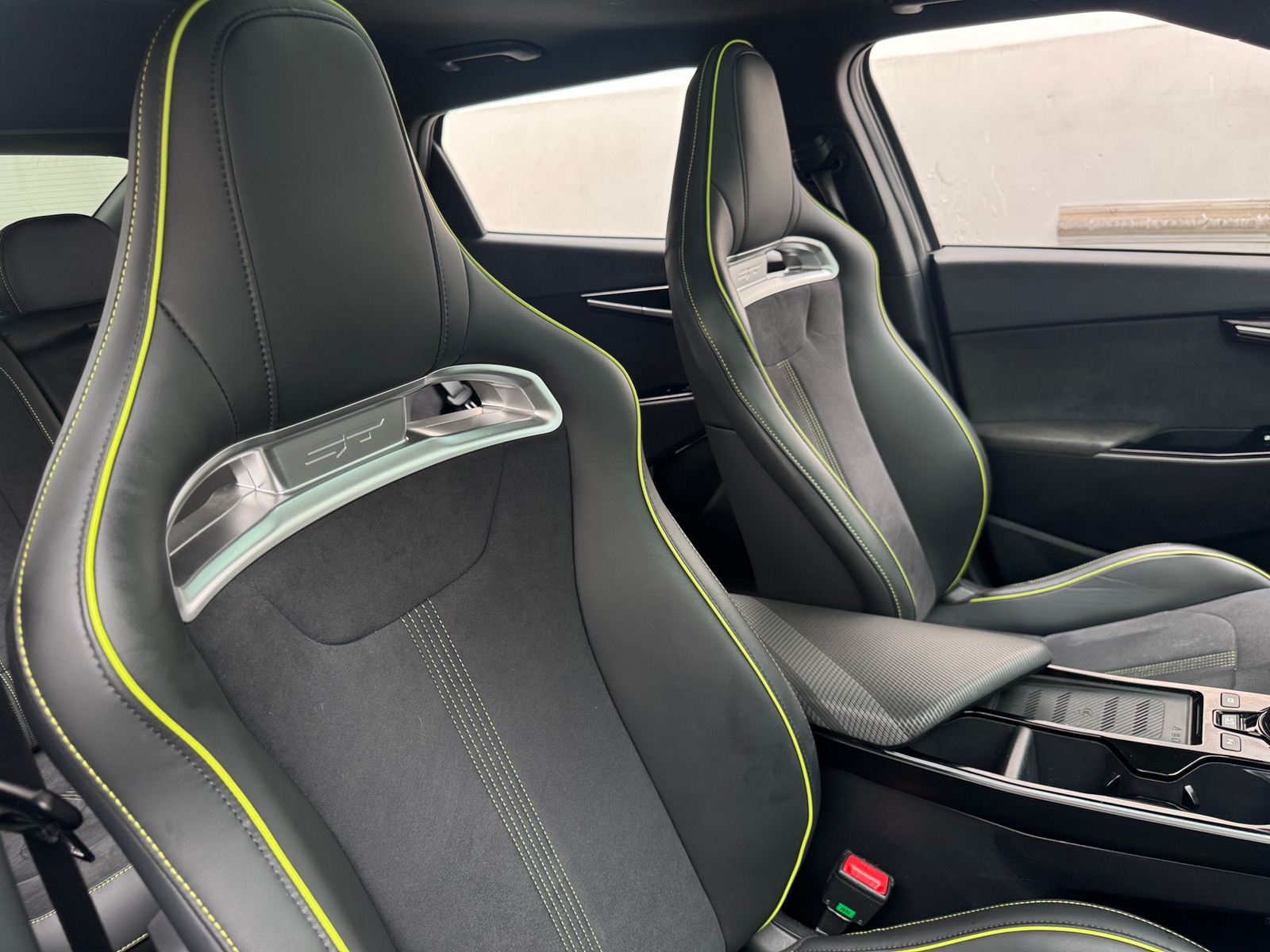 Thumbnail: 2023 Kia EV6 - 2