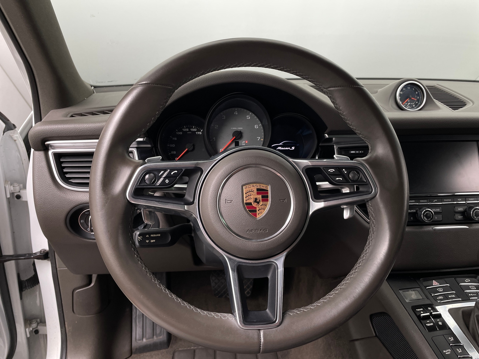 Thumbnail: 2016 Porsche Macan - 4