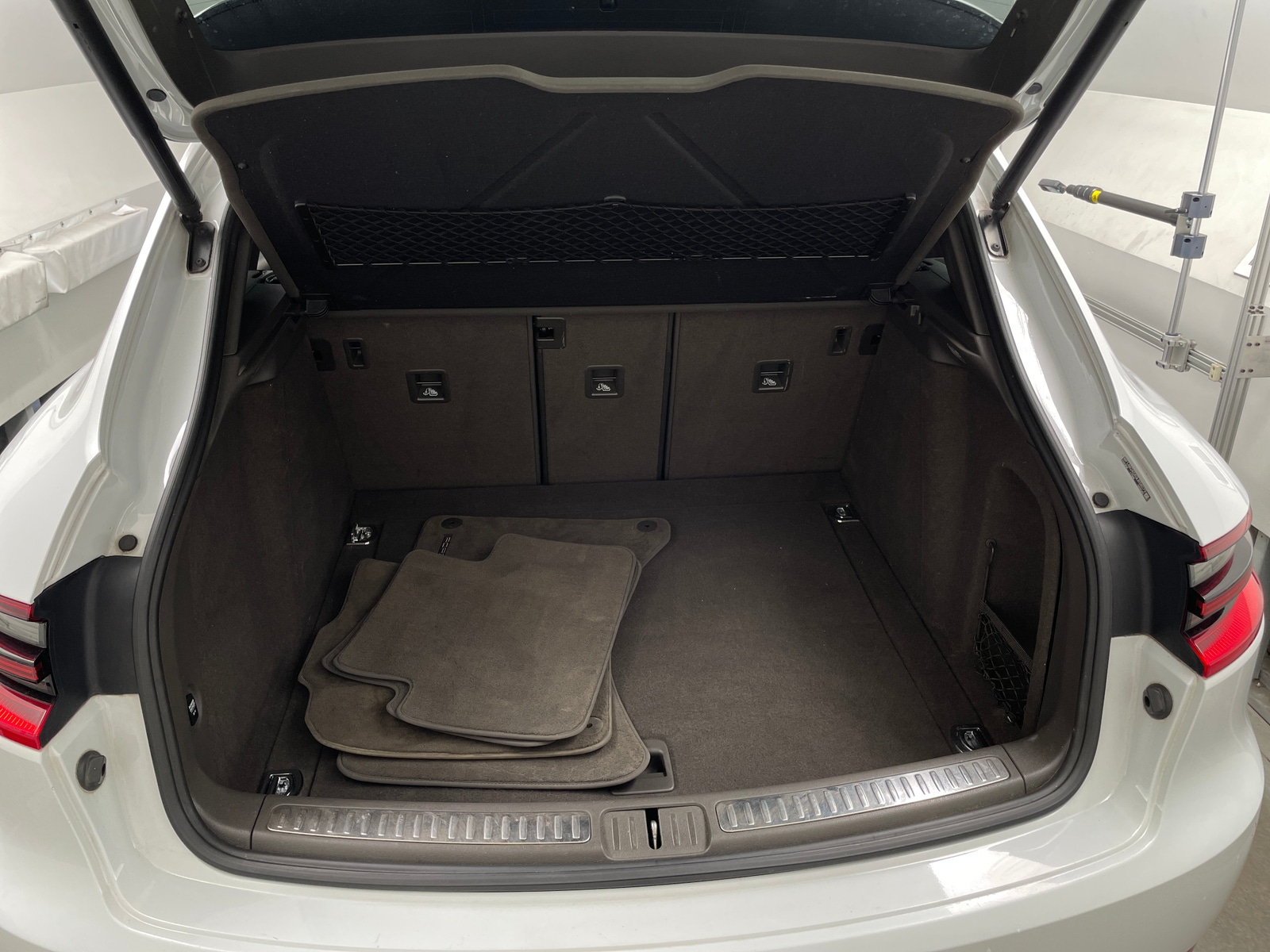 Thumbnail: 2016 Porsche Macan - 6