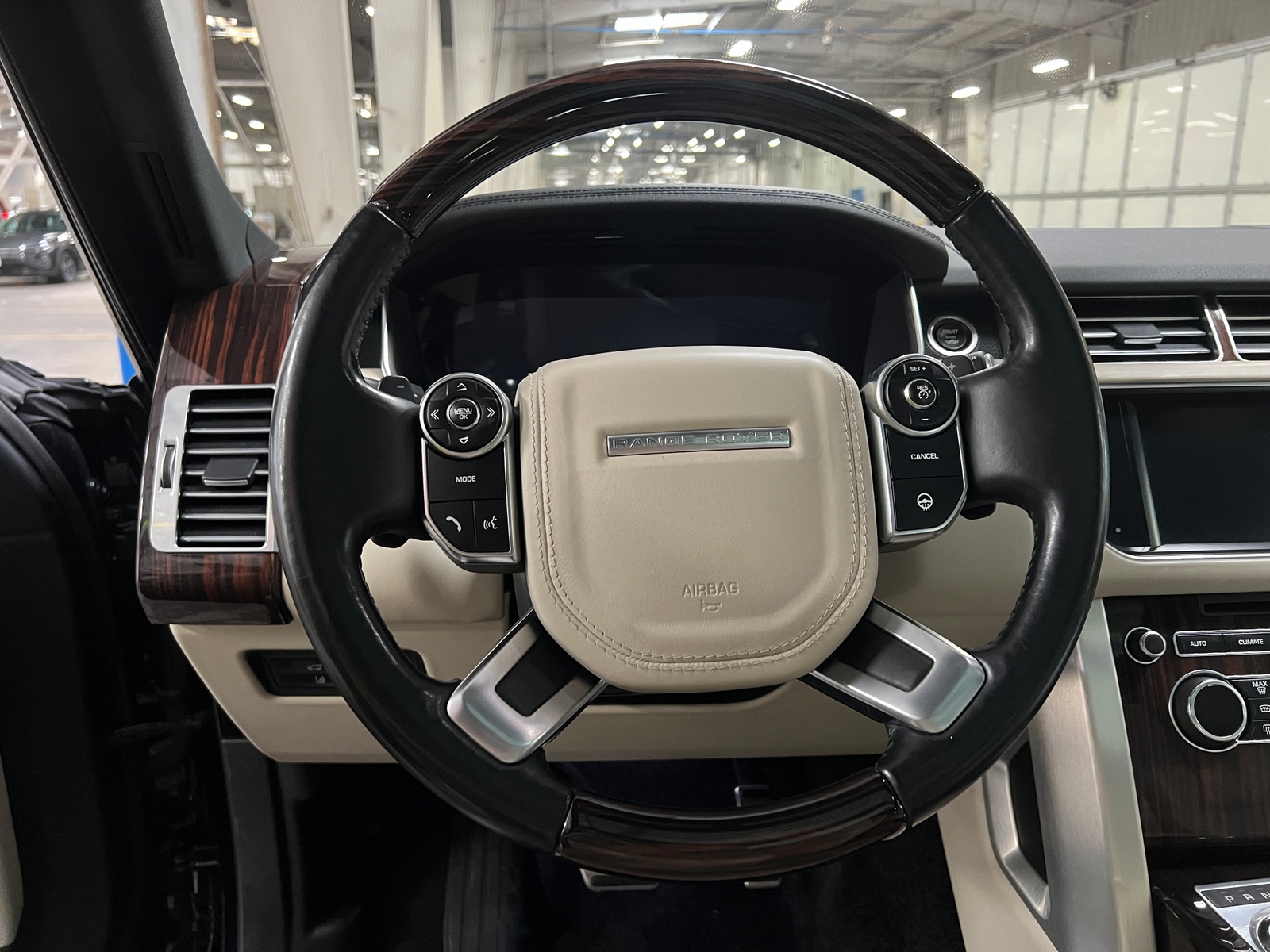 Thumbnail: 2015 Land Rover Range Rover - 4