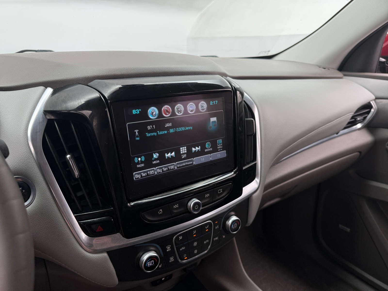 Thumbnail: 2018 Chevrolet Traverse - 3