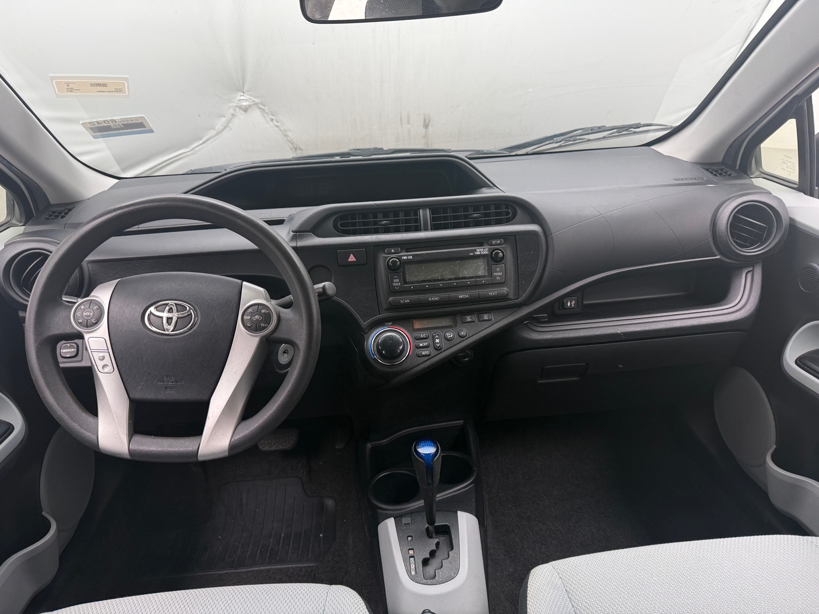 Thumbnail: 2012 Toyota Prius c - 3