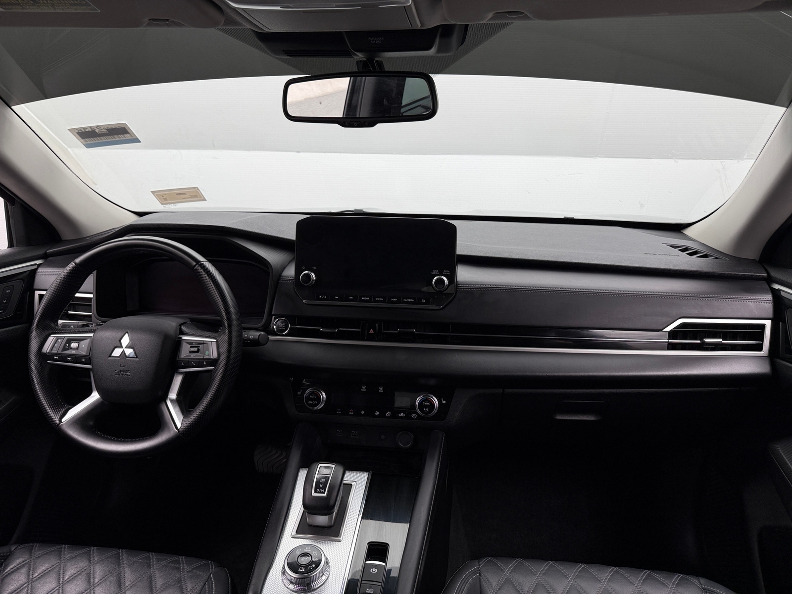 Thumbnail: 2023 Mitsubishi Outlander - 2