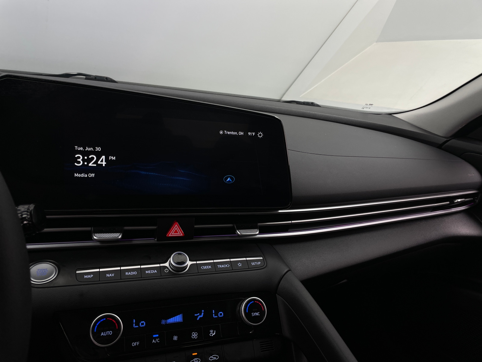 Thumbnail: 2024 Hyundai Elantra - 4