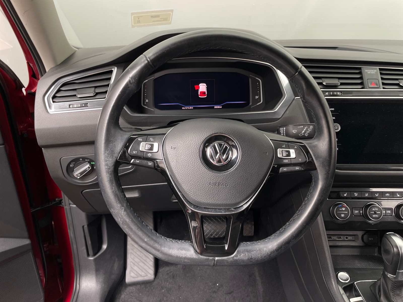Thumbnail: 2019 Volkswagen Tiguan - 4