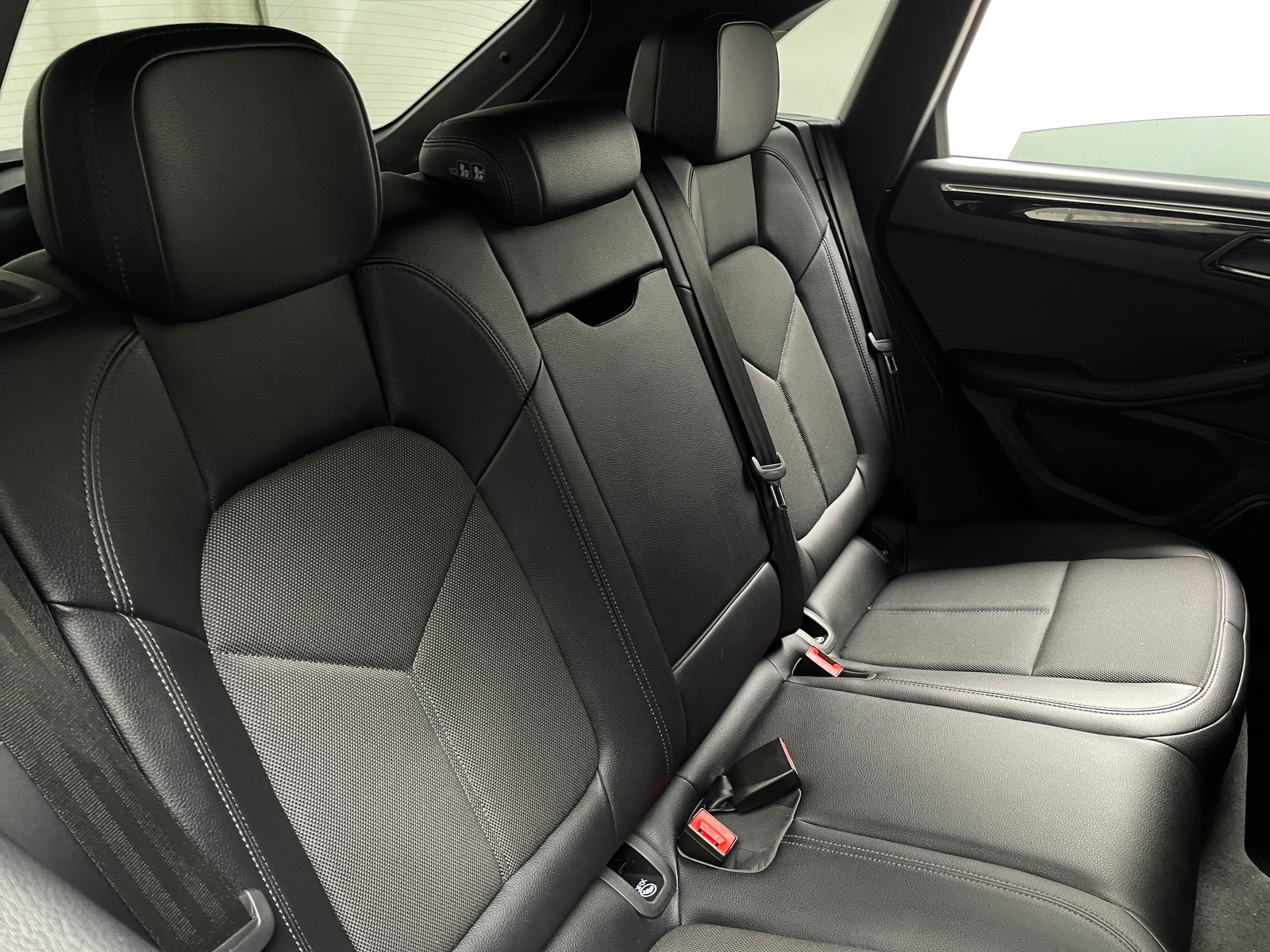 Thumbnail: 2024 Porsche Macan - 5