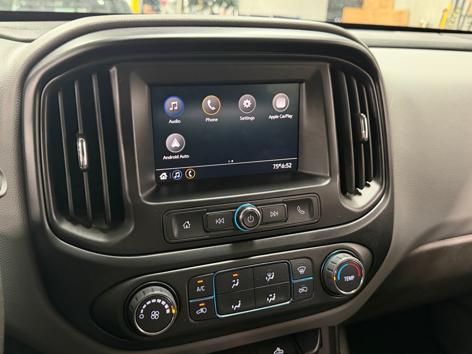 Thumbnail: 2022 Chevrolet Colorado - 4