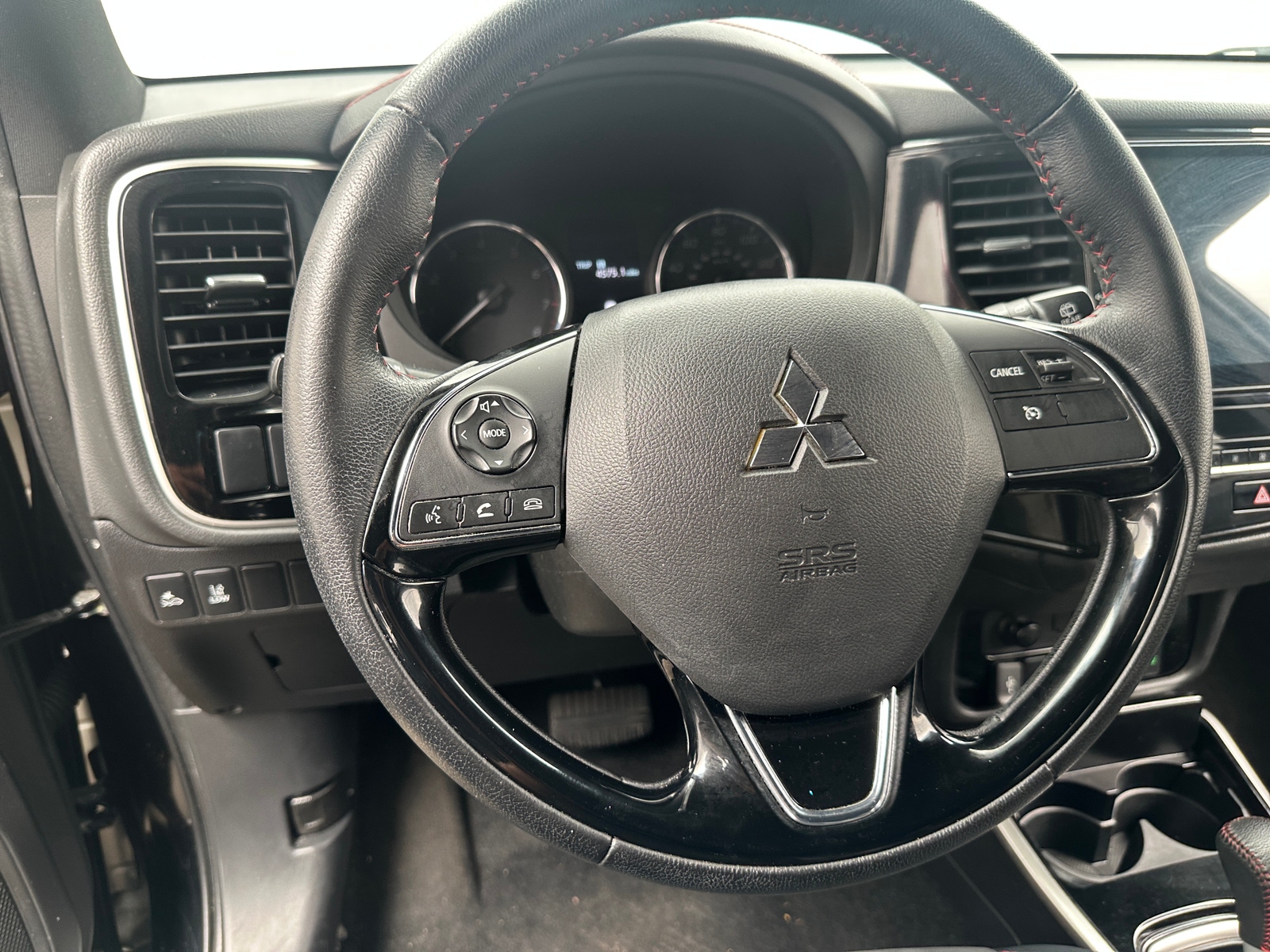 Thumbnail: 2020 Mitsubishi Outlander - 5