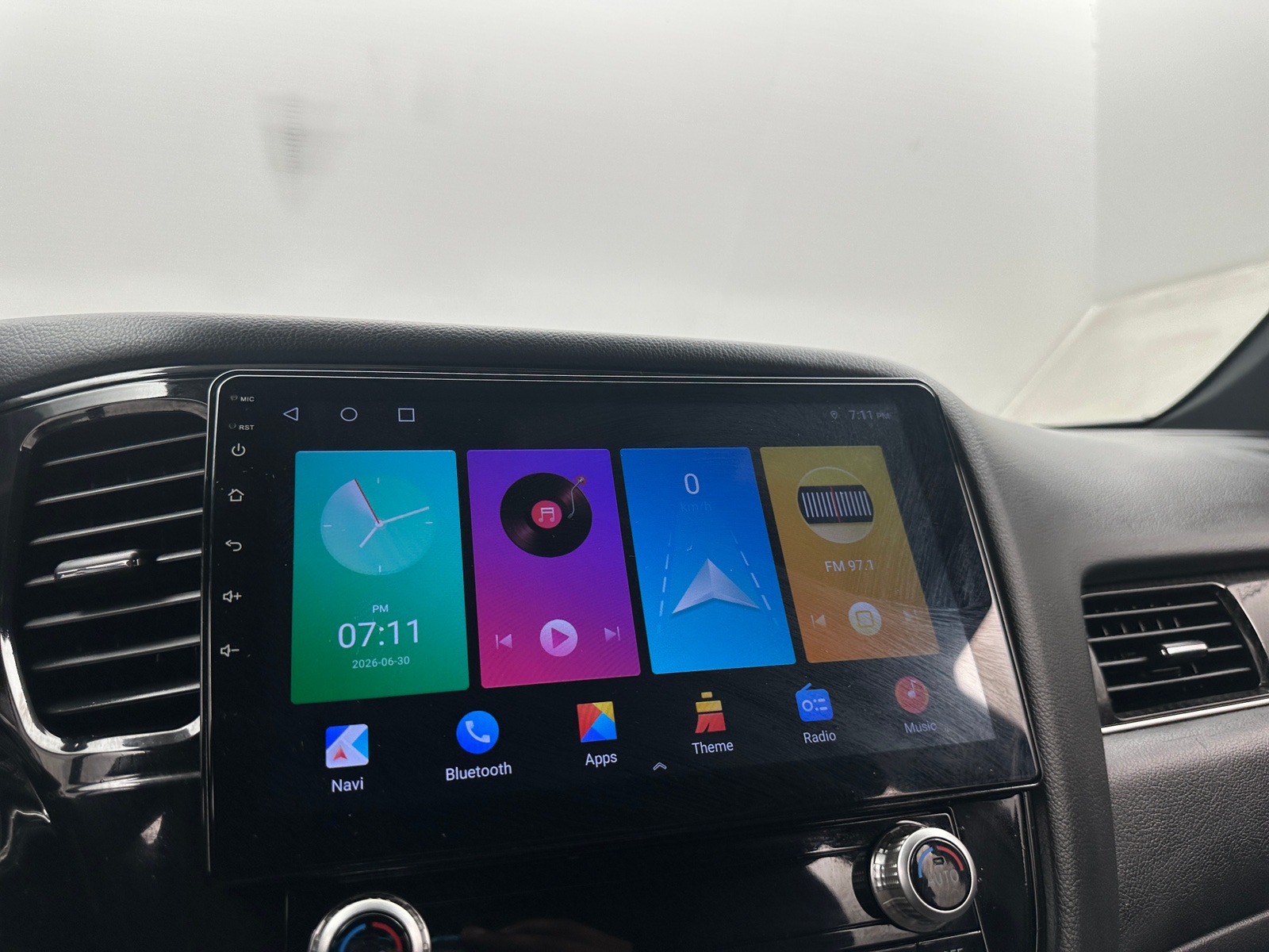 Thumbnail: 2020 Mitsubishi Outlander - 4