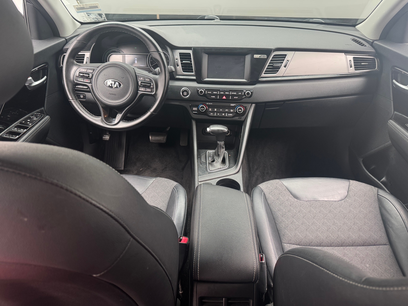 Thumbnail: 2017 Kia Niro - 3