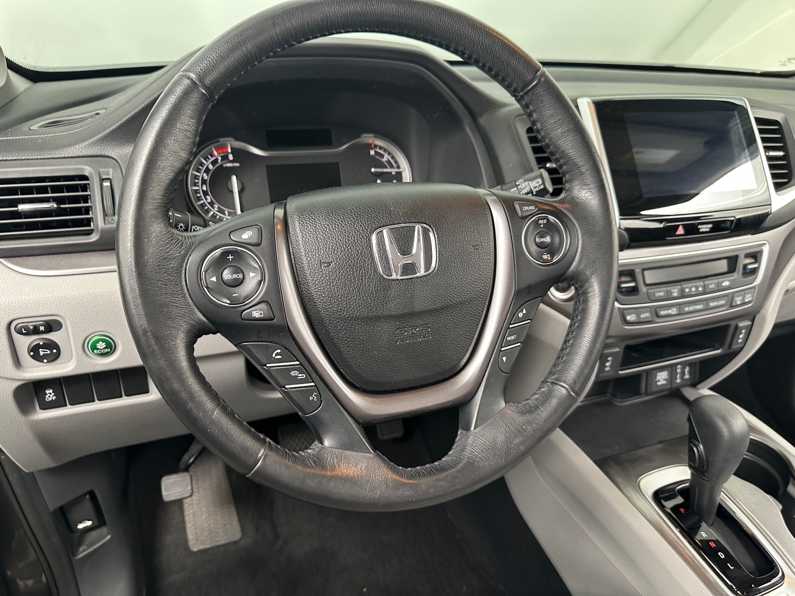 Thumbnail: 2017 Honda Pilot - 4