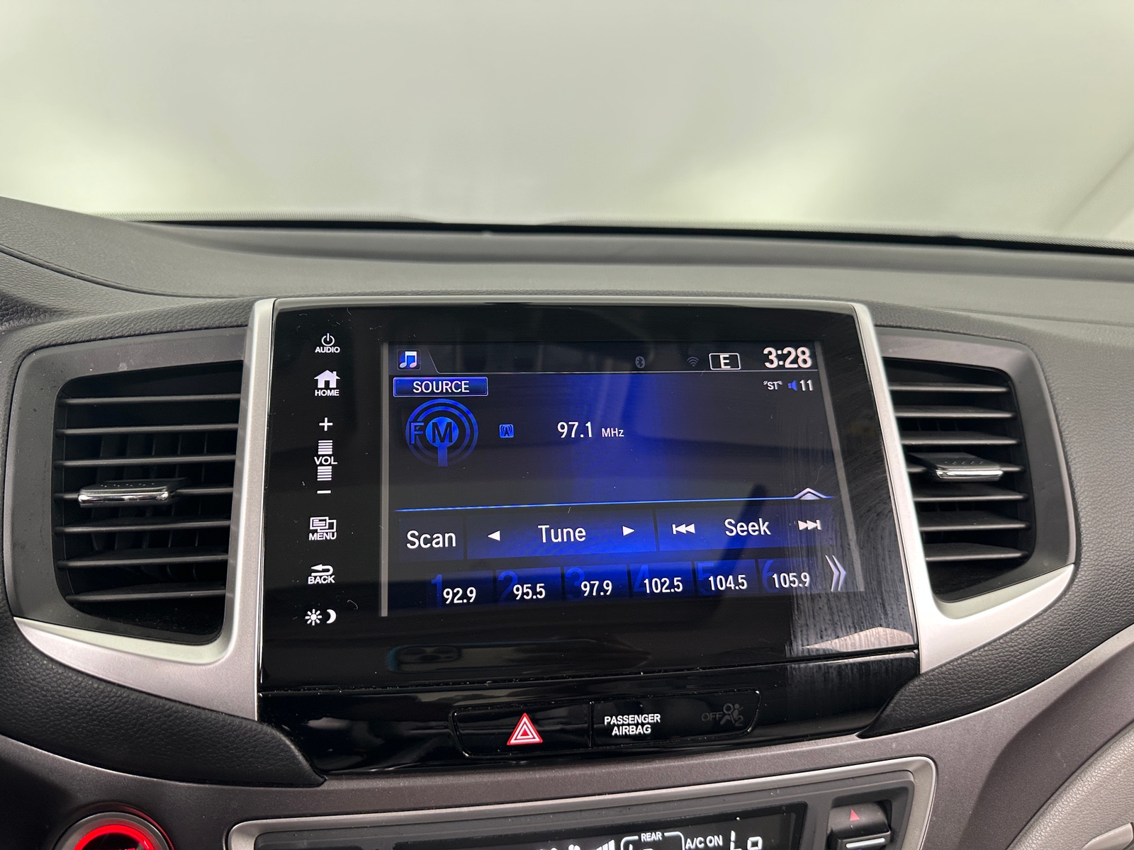 Thumbnail: 2017 Honda Pilot - 3