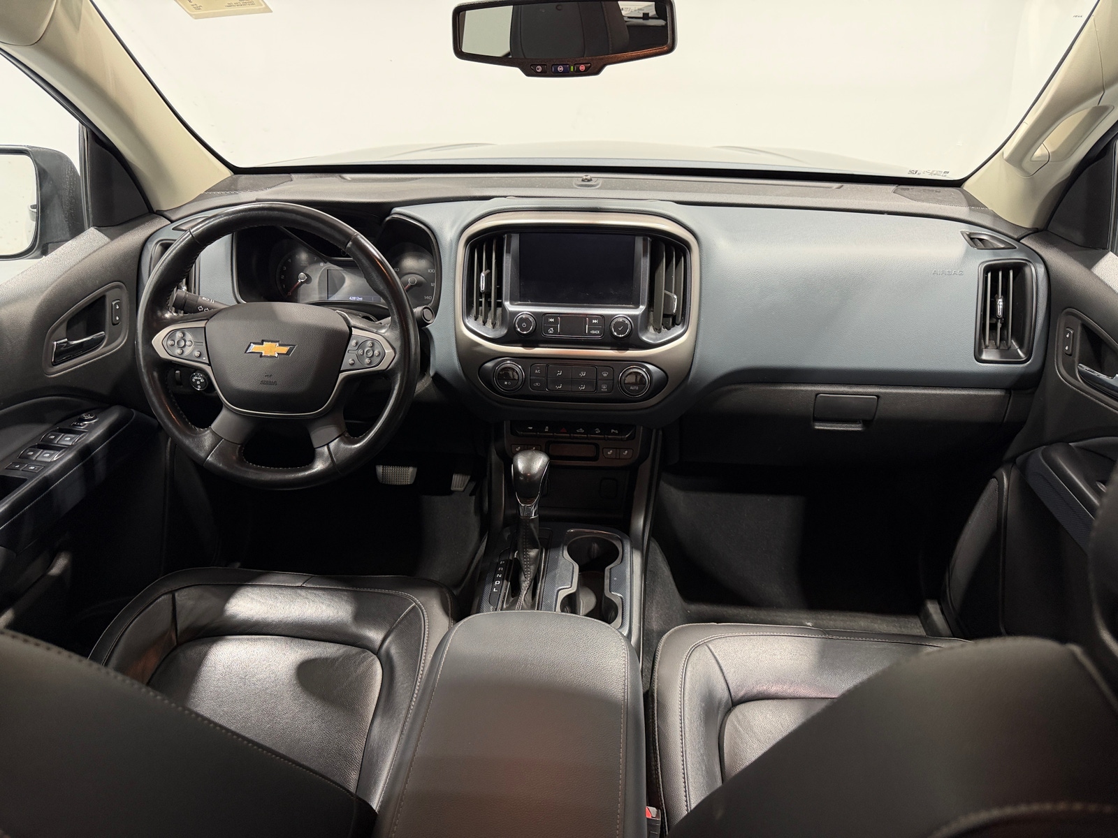 Thumbnail: 2022 Chevrolet Colorado - 3