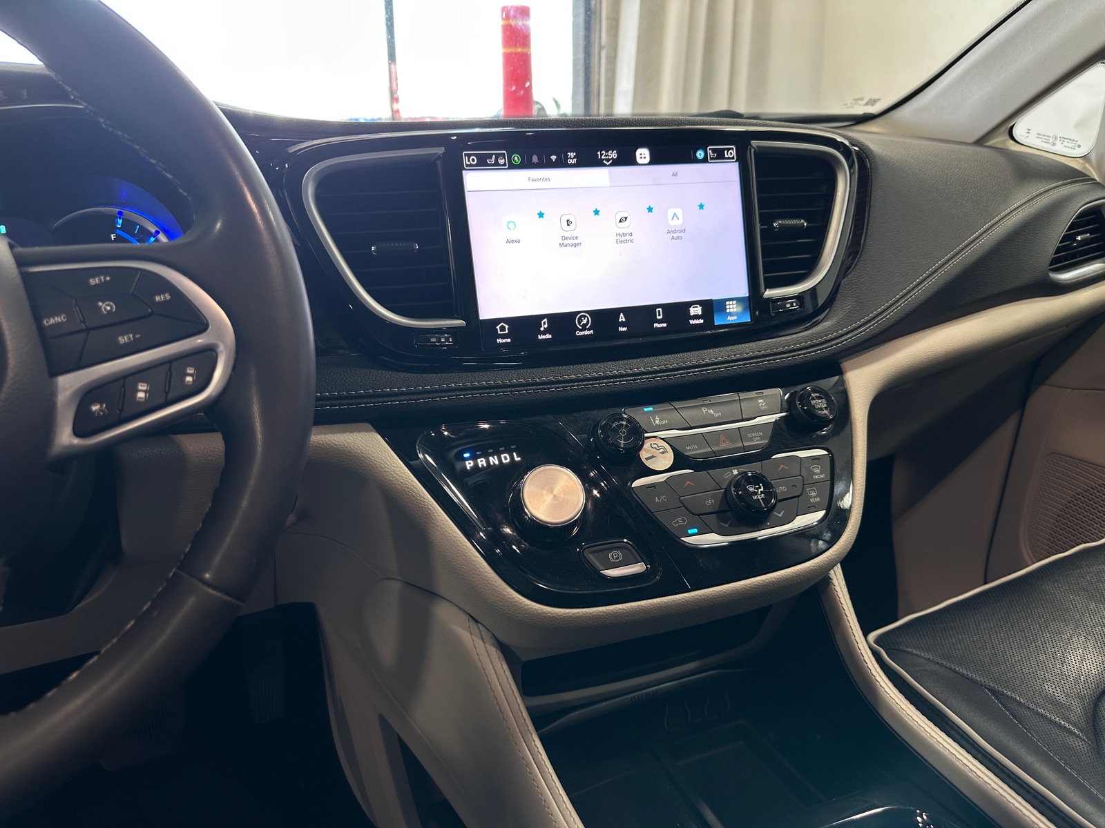 Thumbnail: 2023 Chrysler Pacifica - 3
