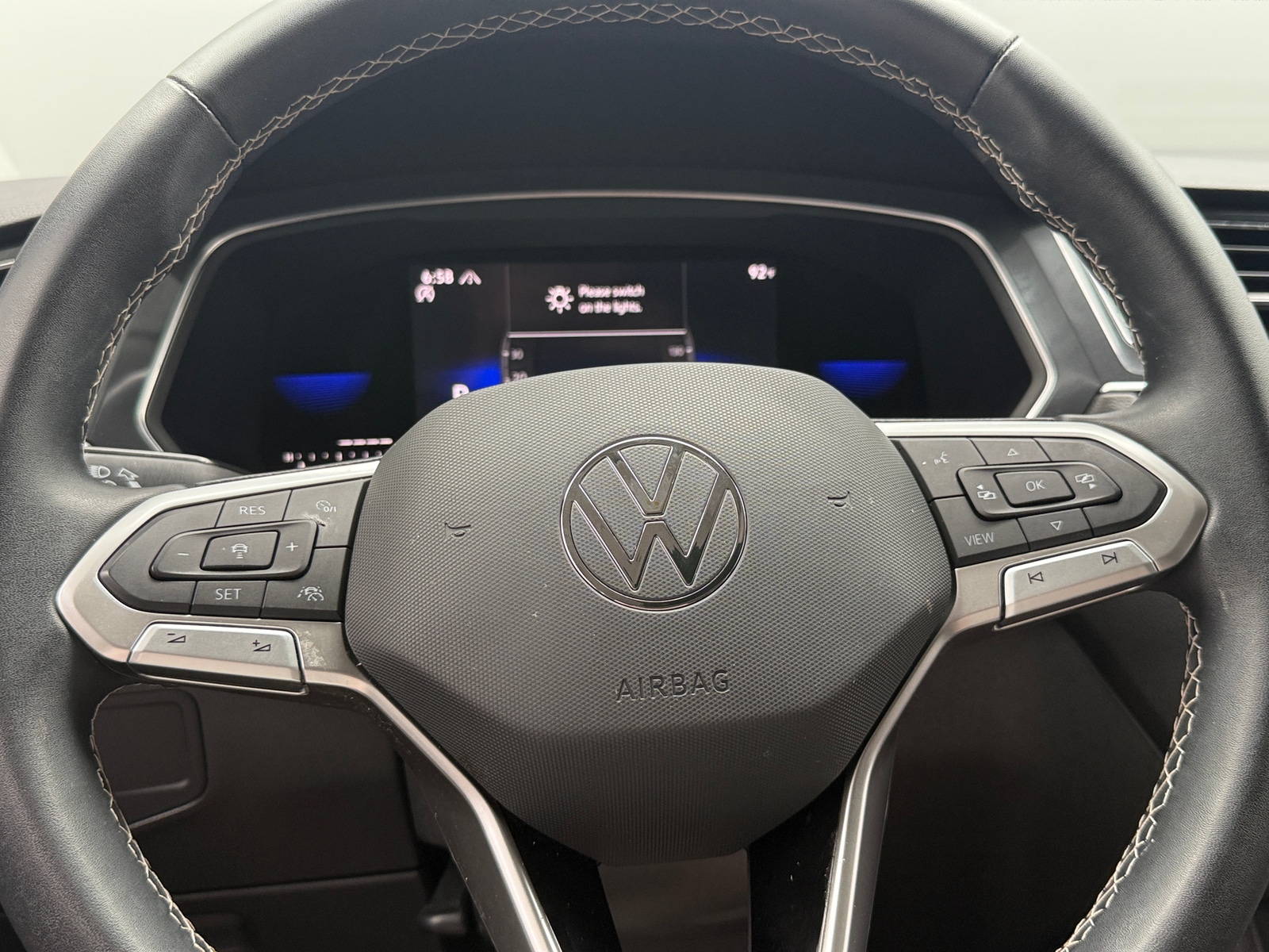 Thumbnail: 2022 Volkswagen Tiguan - 5