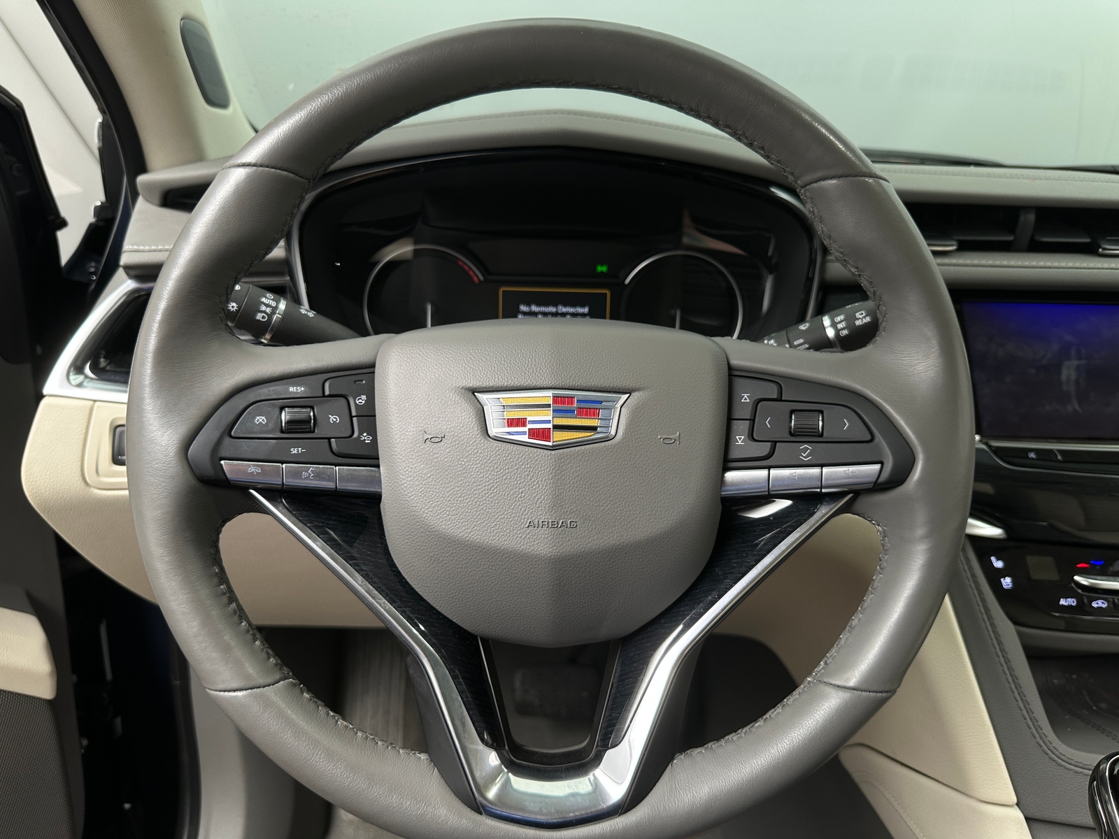 Thumbnail: 2024 Cadillac XT6 - 4